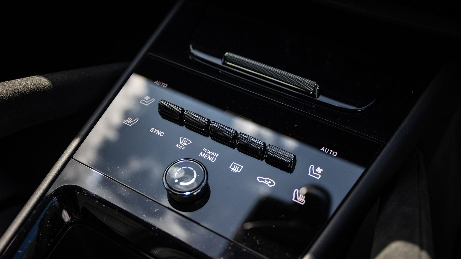 Porsche Cayenne view 38