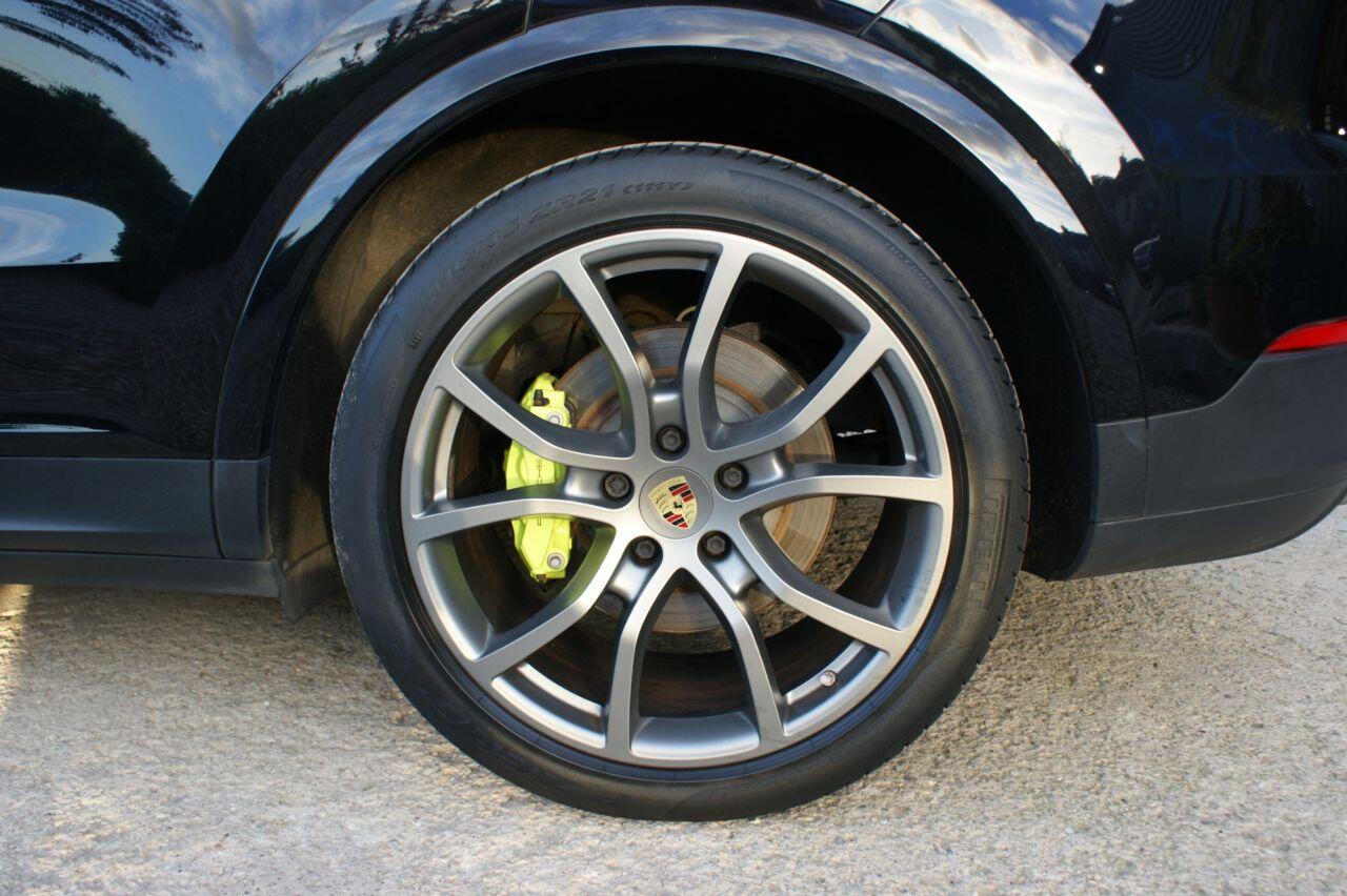 Porsche Cayenne view 26