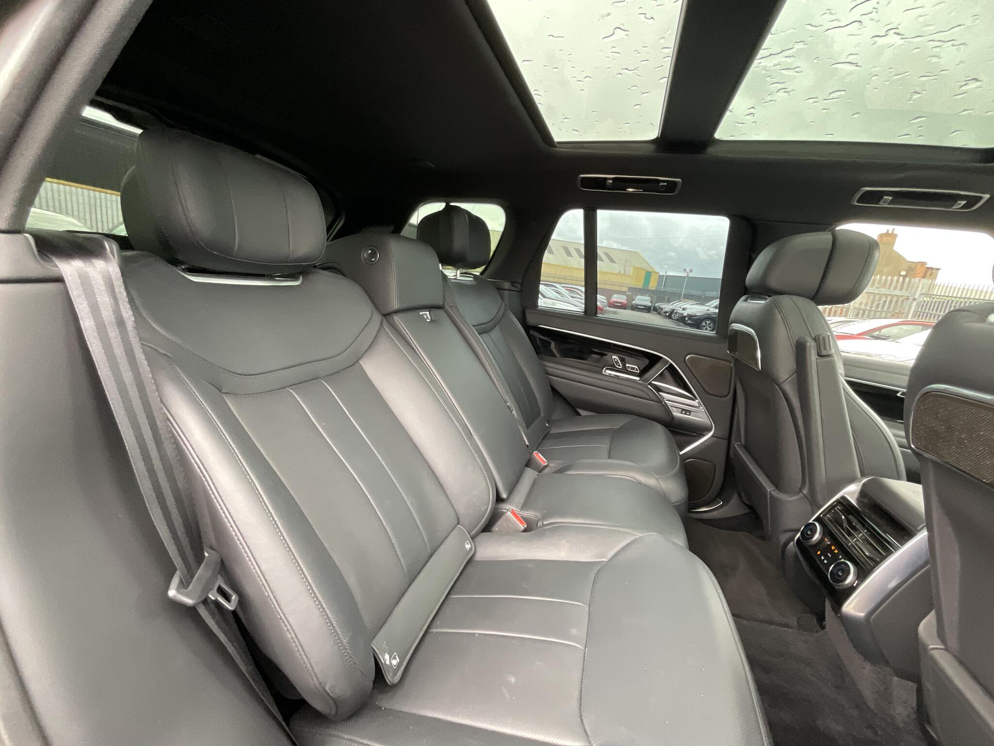 Land Rover Range Rover view 11