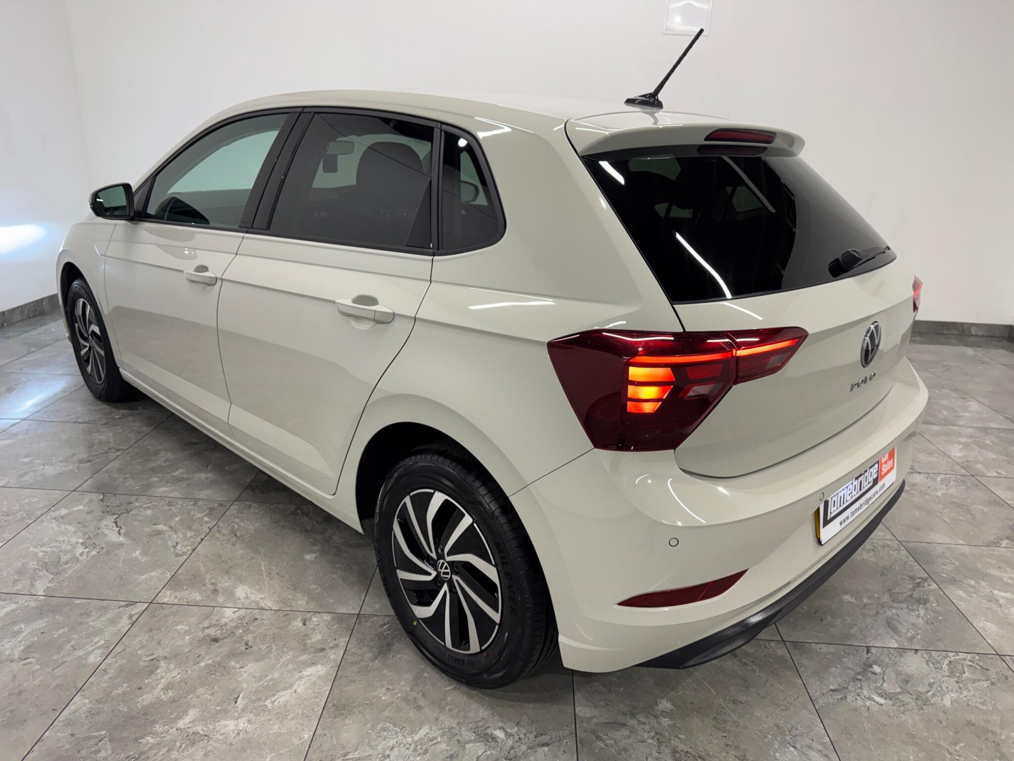 Volkswagen Polo view 6