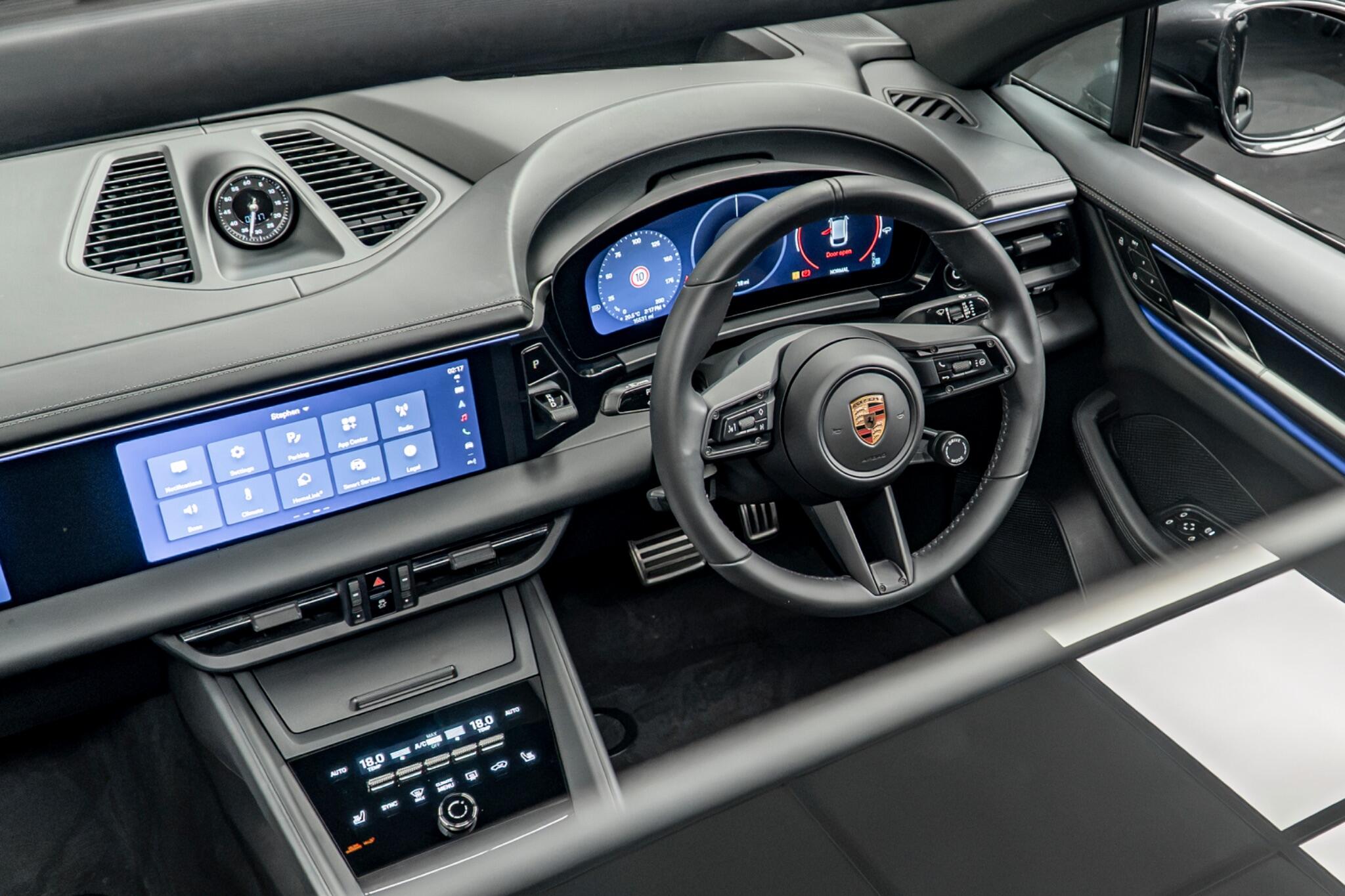 Porsche Macan view 39