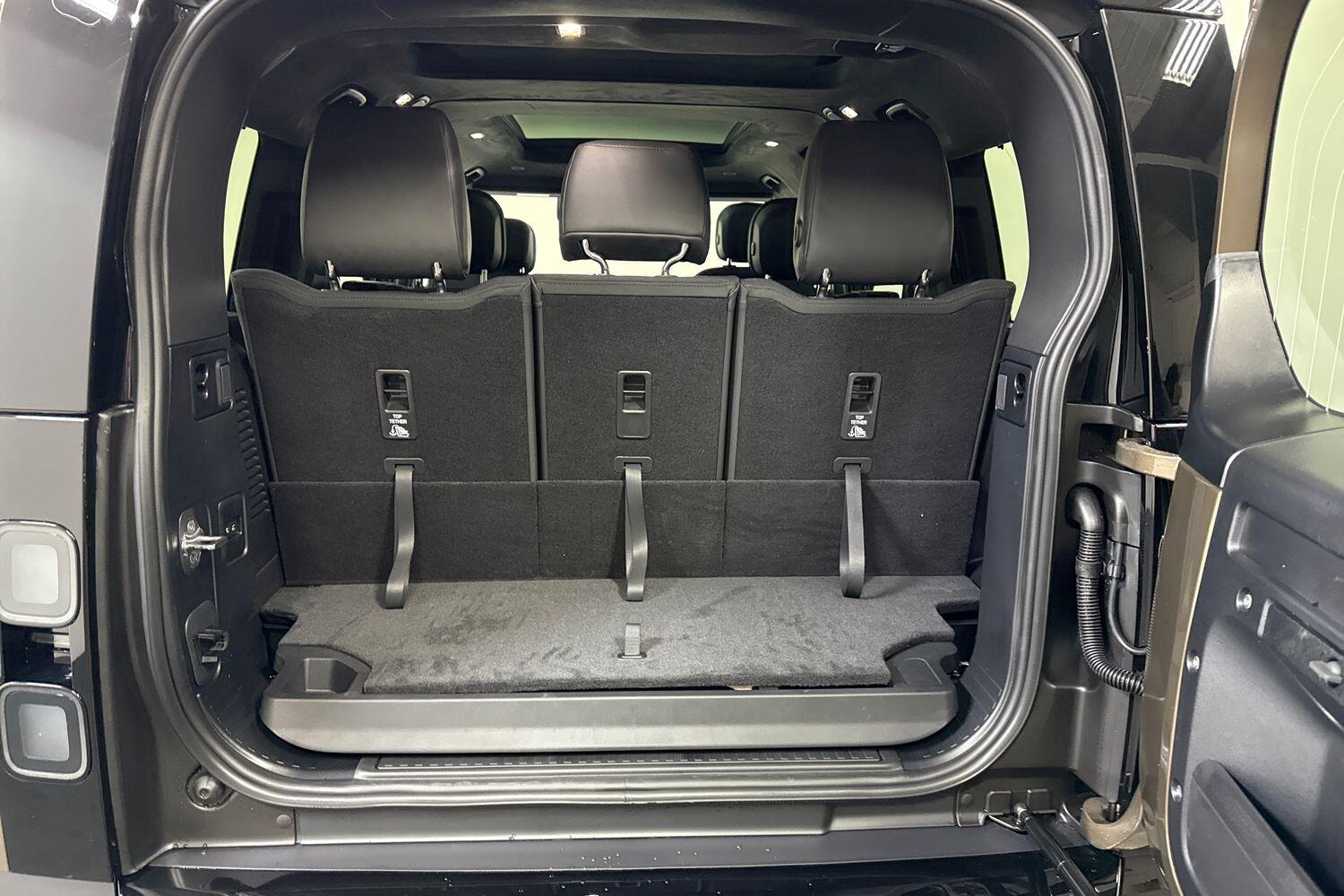 Land Rover Defender view 17