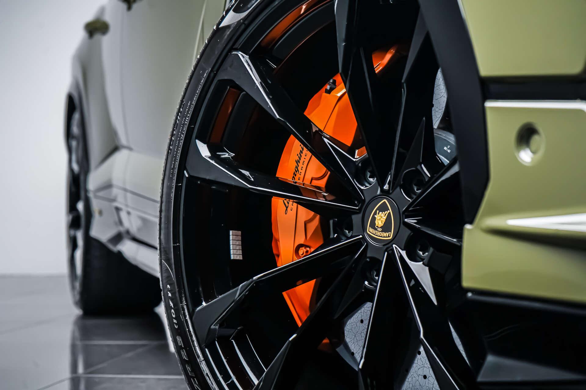 Lamborghini Urus view 14
