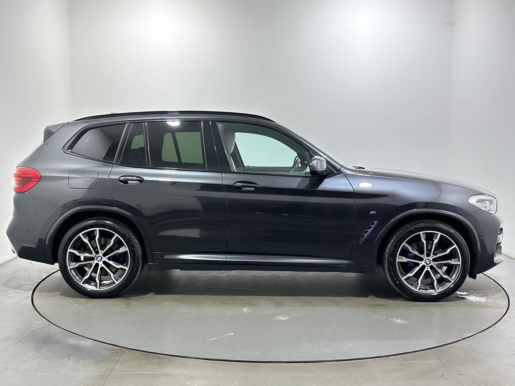 BMW X3 view 9