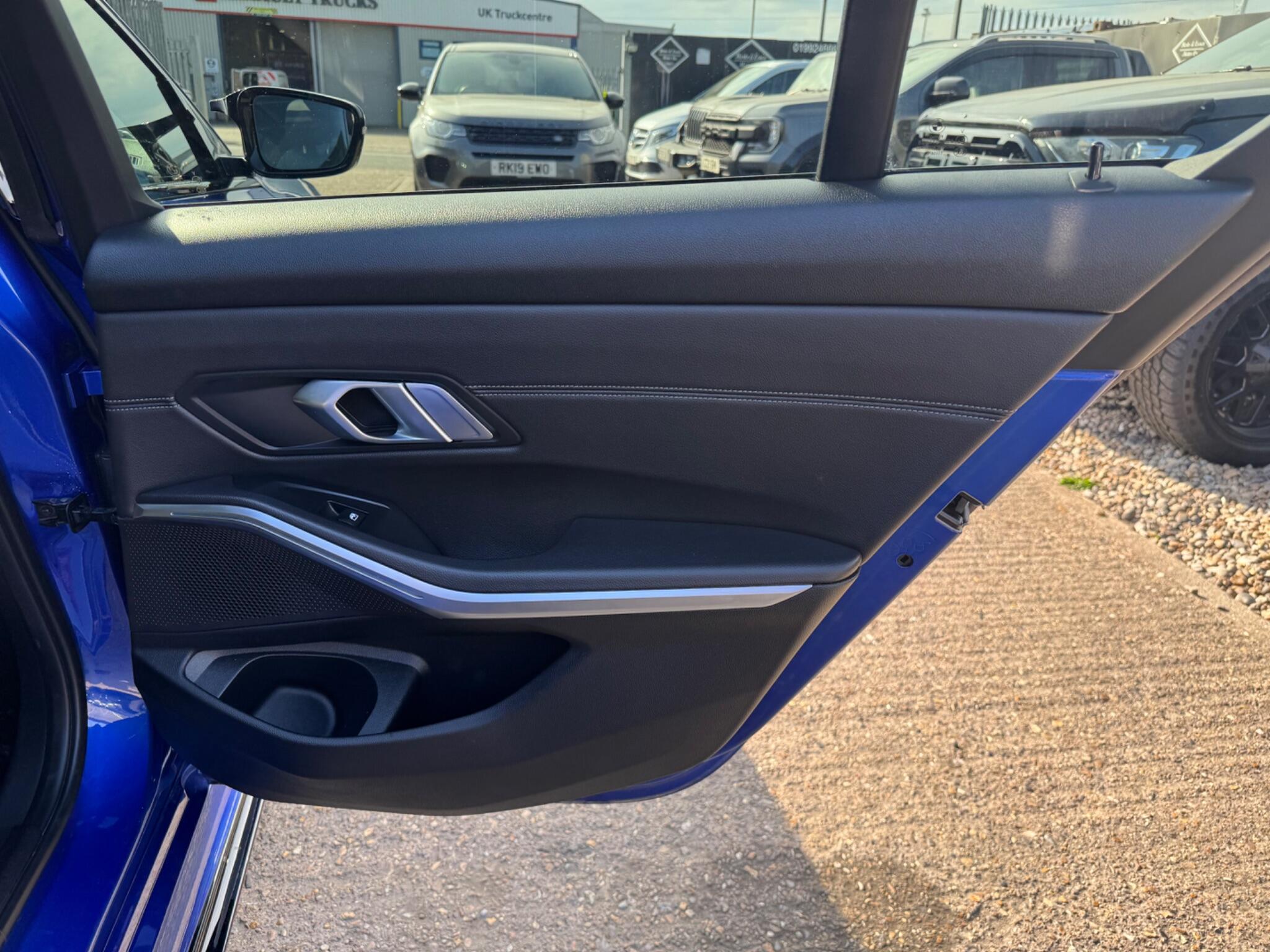 BMW 3 Series view 38