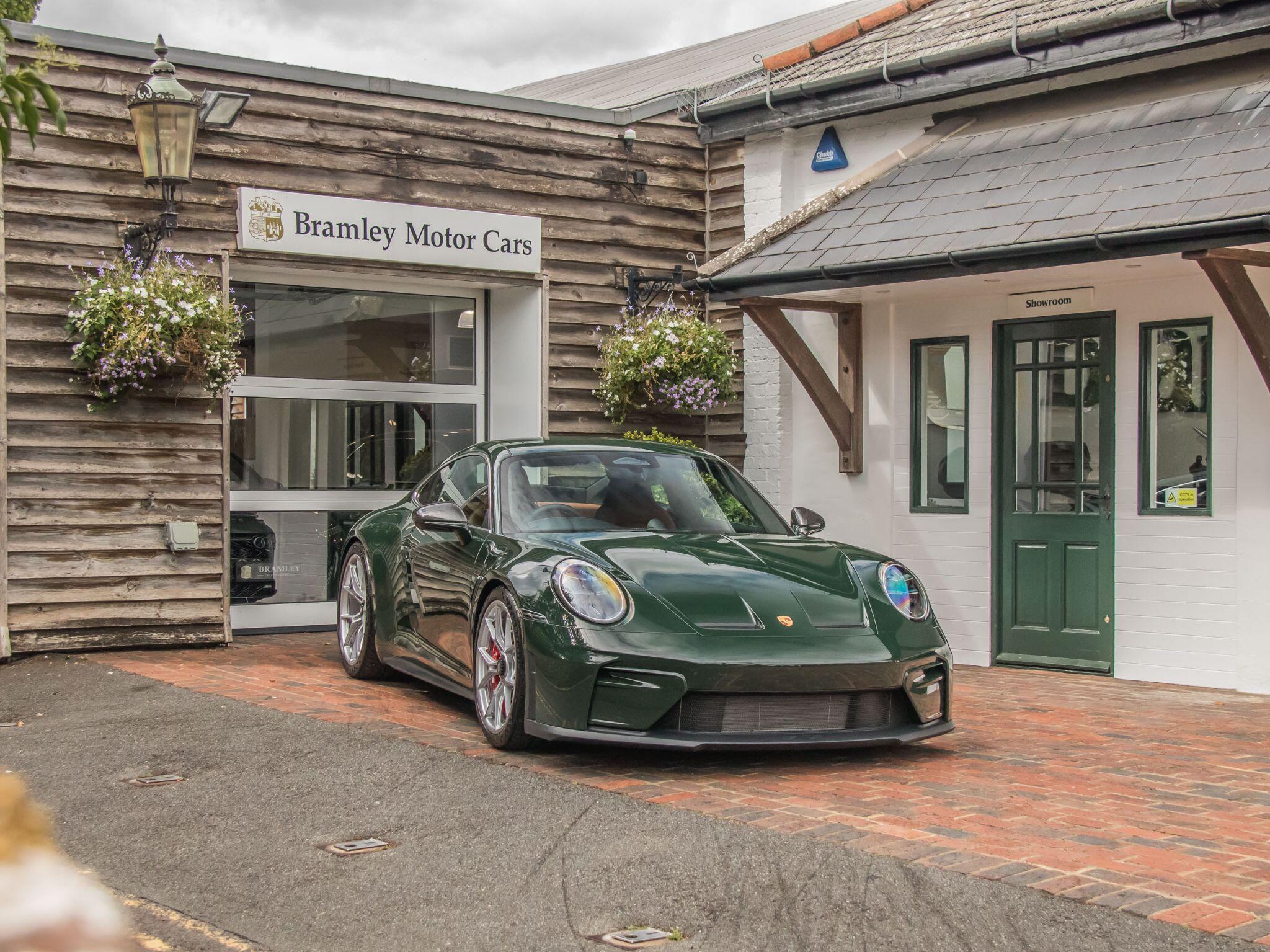 Porsche 911 view 4