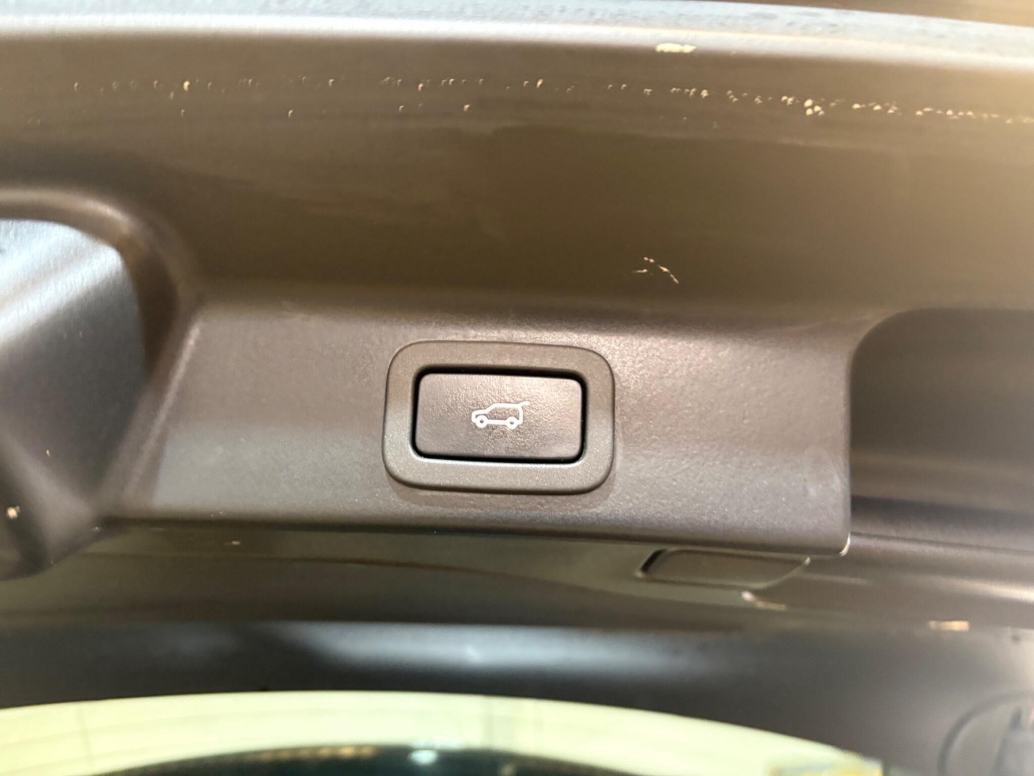 Jaguar F-Pace view 38