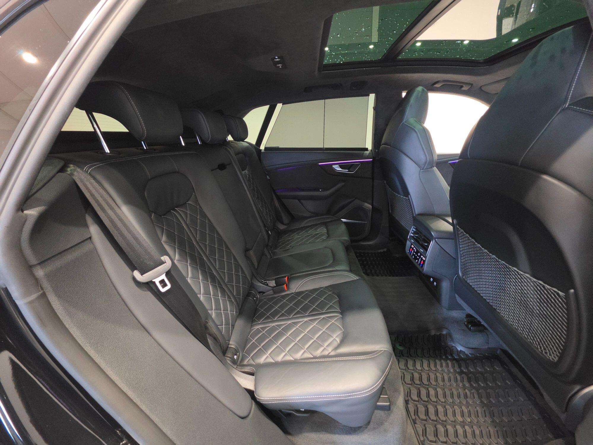 Audi Q8 view 13