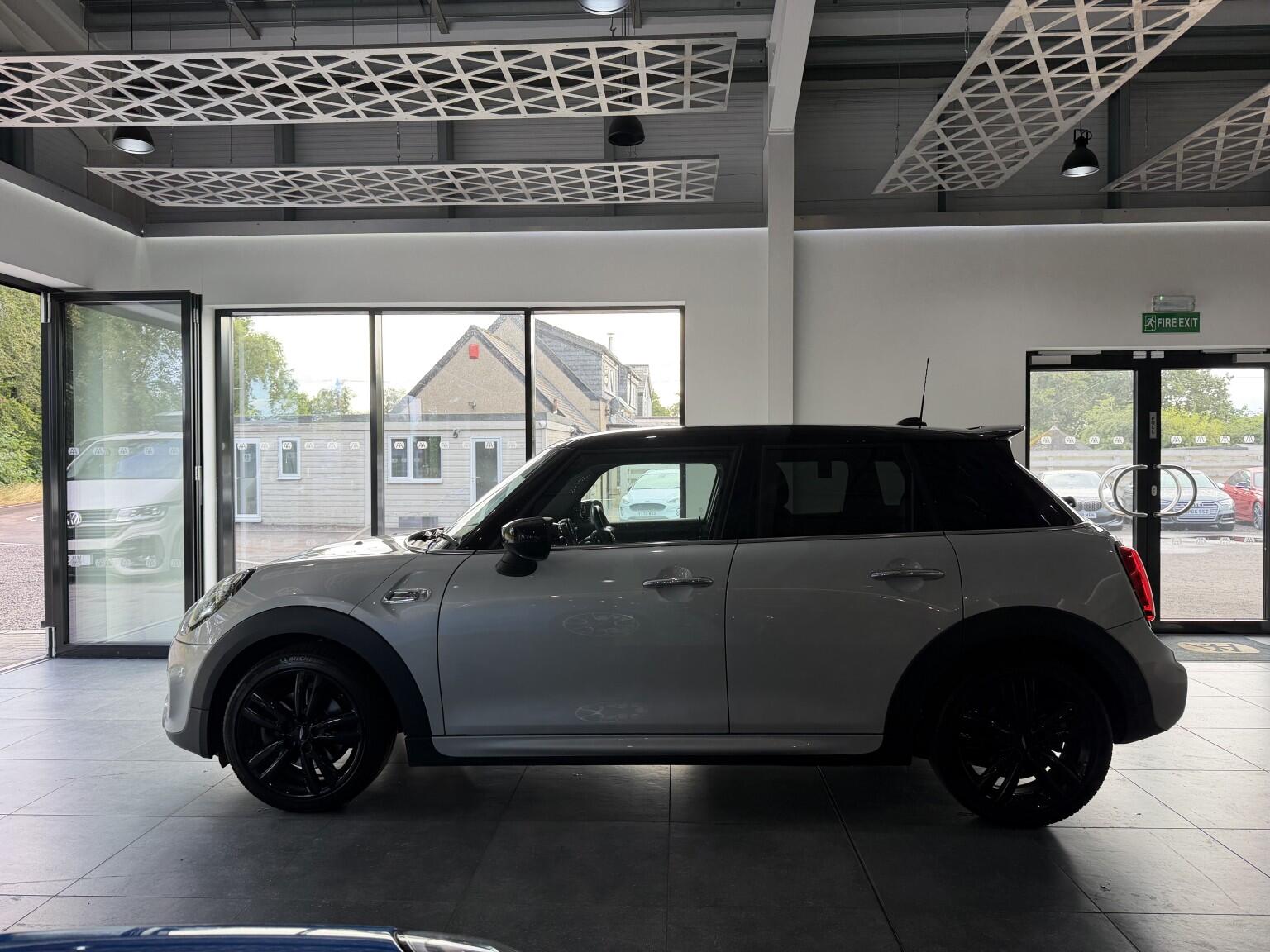 Mini Cooper view 32