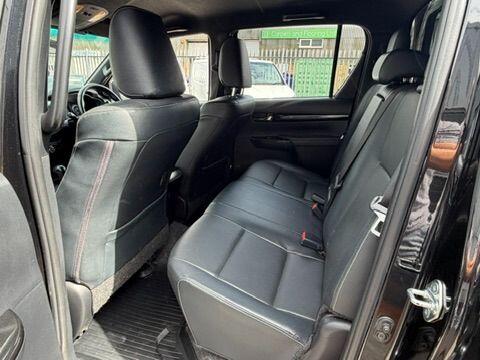 Toyota Hilux view 18