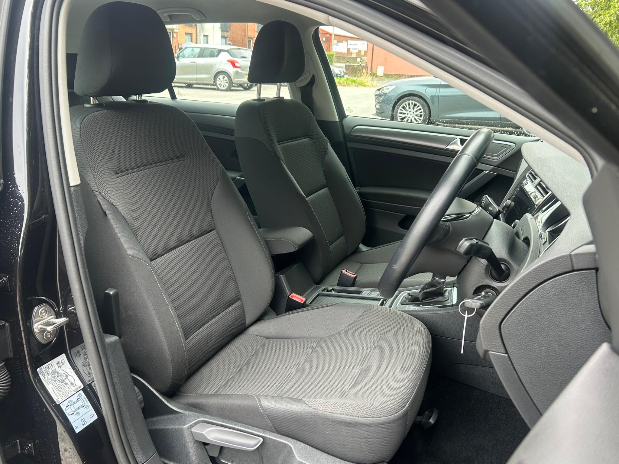 Volkswagen Golf view 19