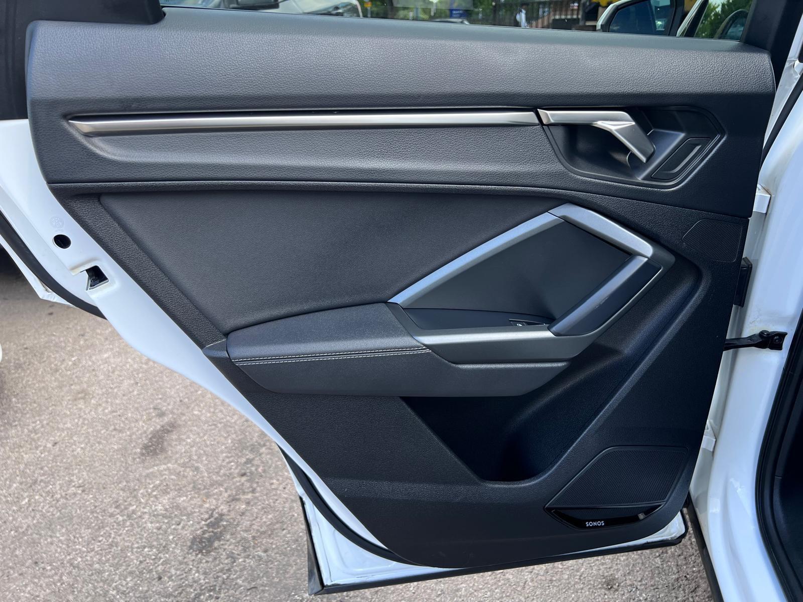Audi Q3 view 34