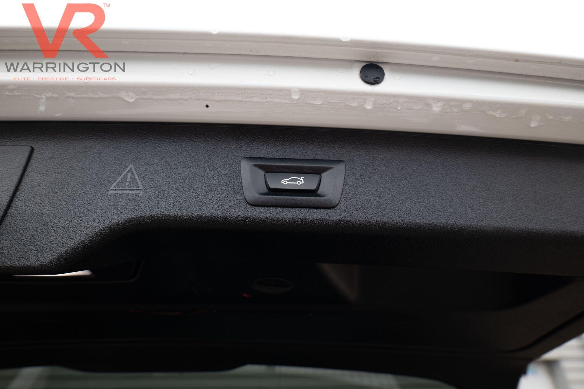 BMW 5 Series view 19