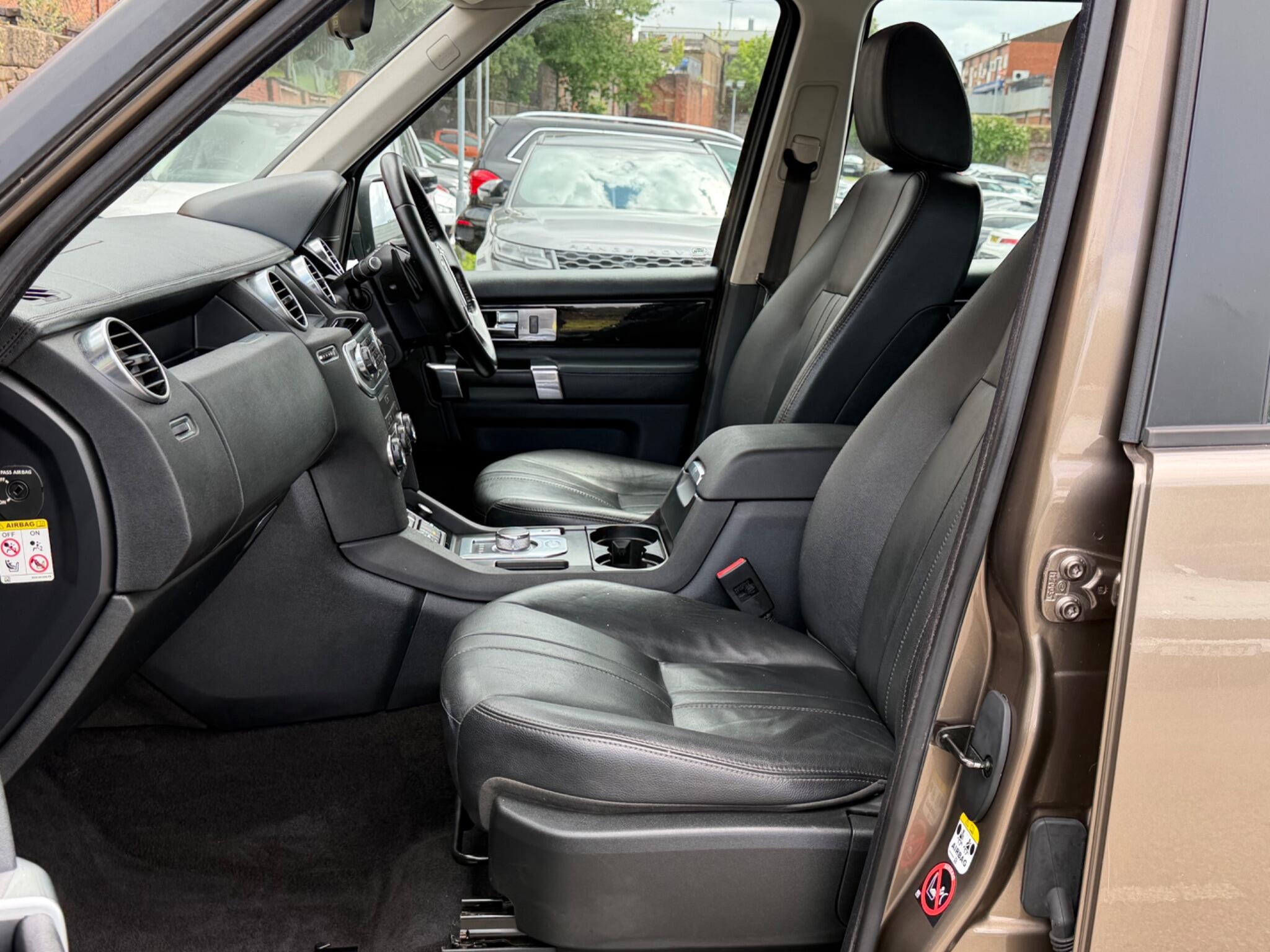 Land Rover Discovery view 14
