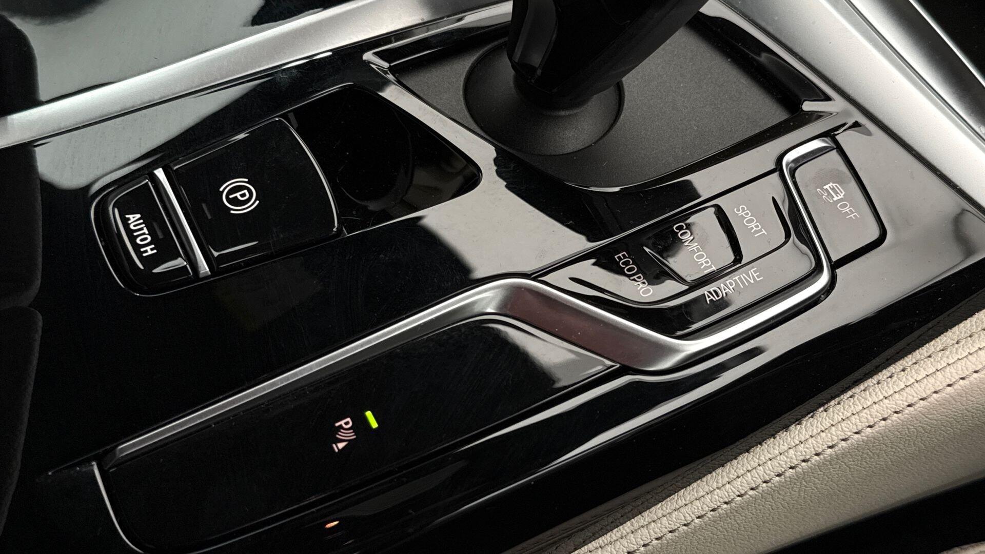 BMW 5 Series view 20