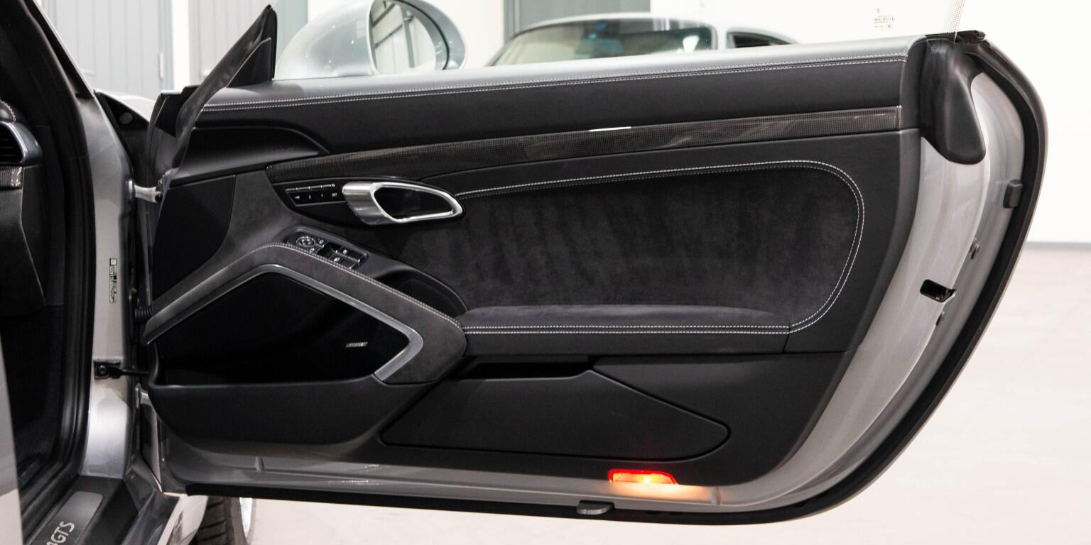 Porsche 911 view 27