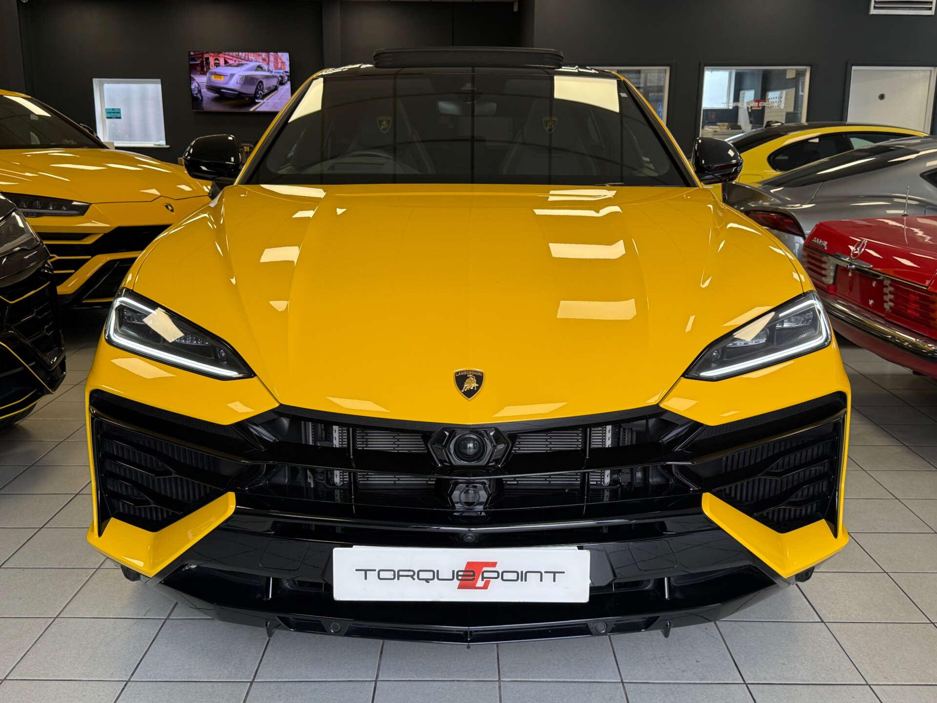 Lamborghini Urus view 6