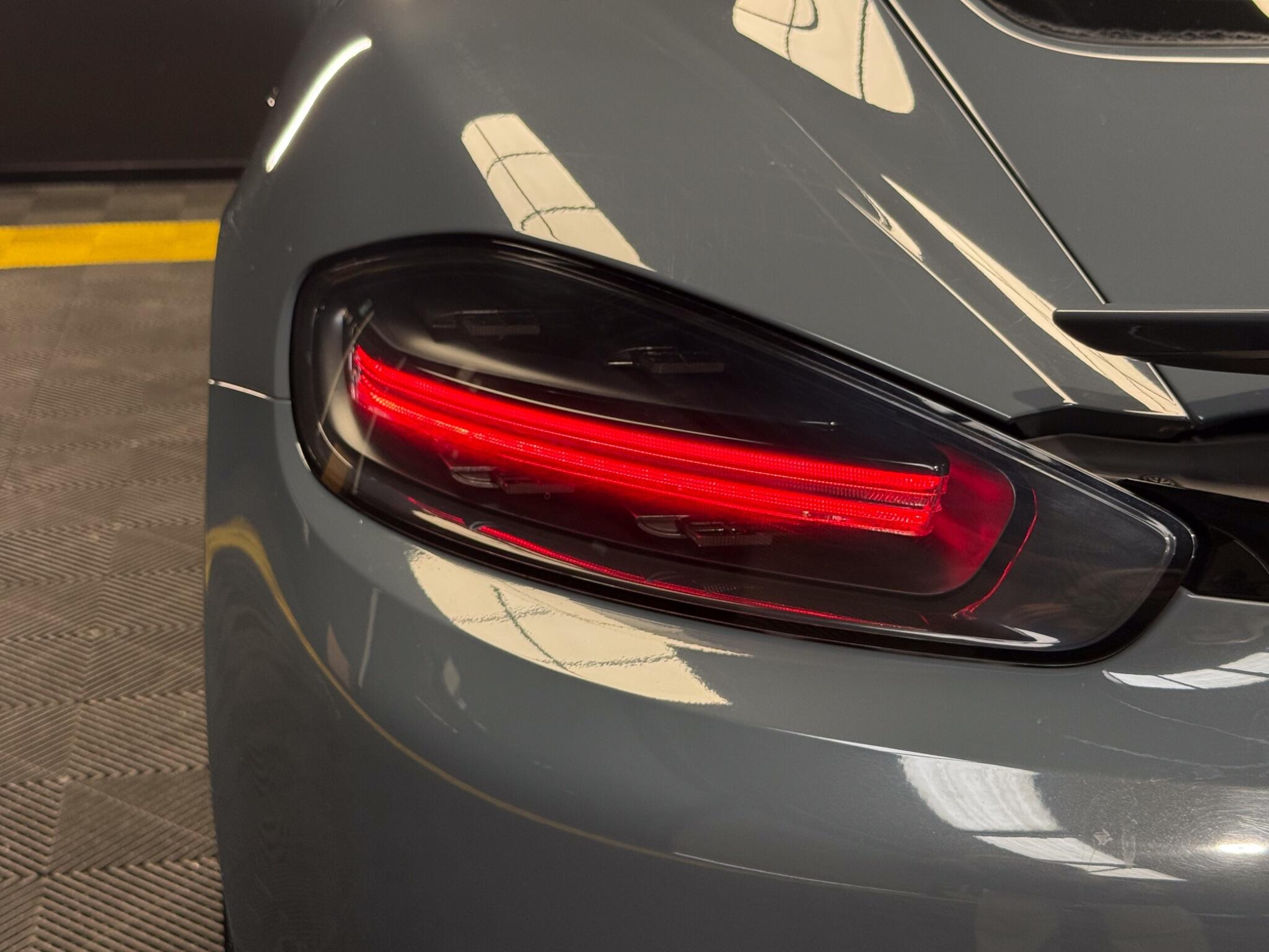 Porsche Cayman view 15