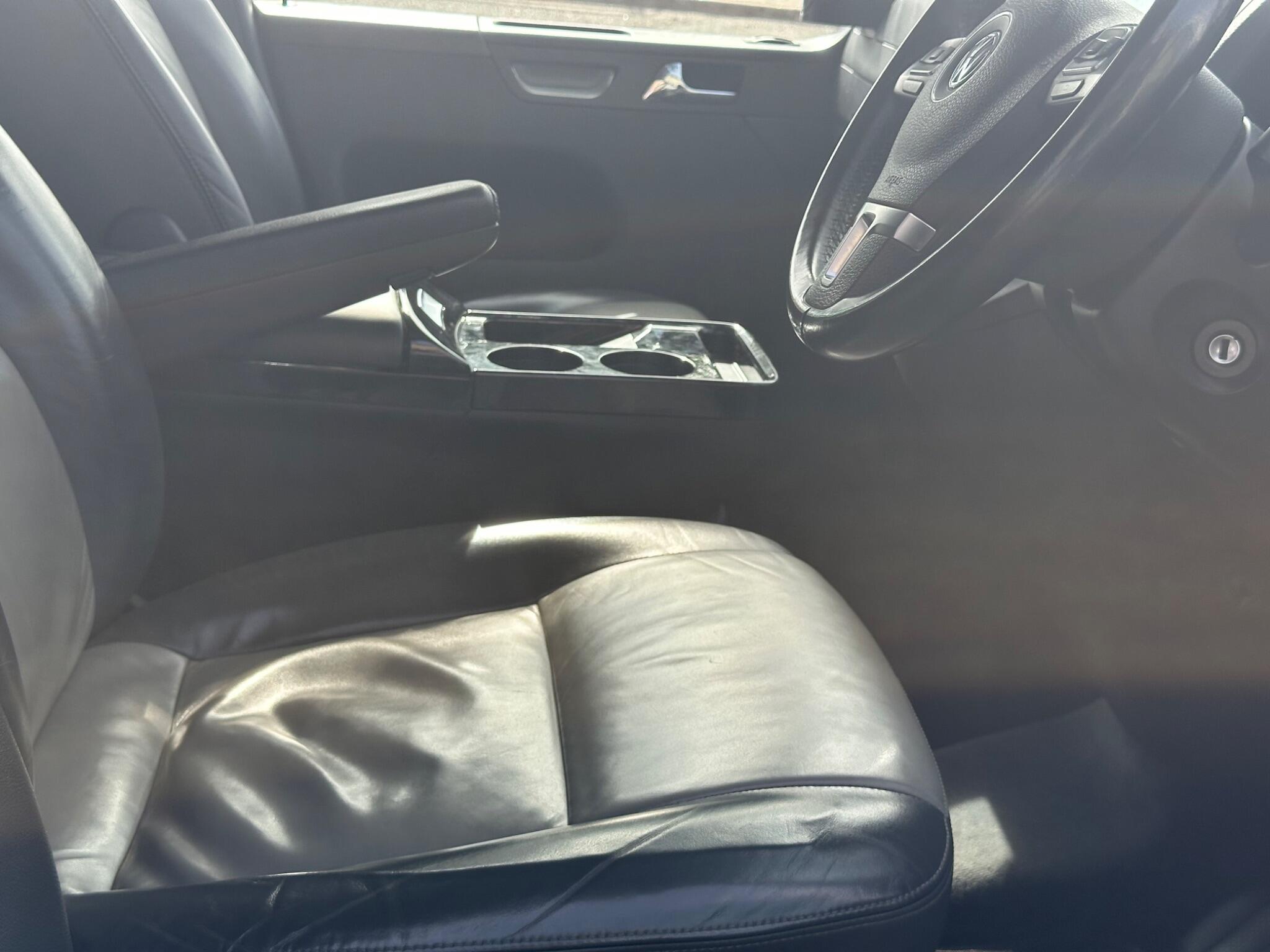 Volkswagen Caravelle view 21