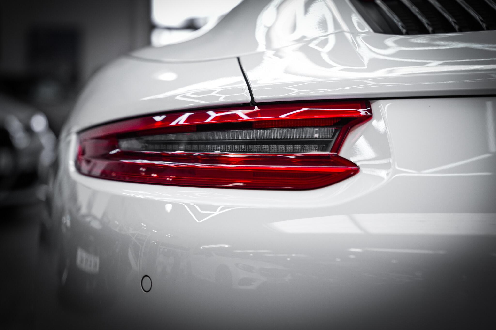 Porsche 911 view 39