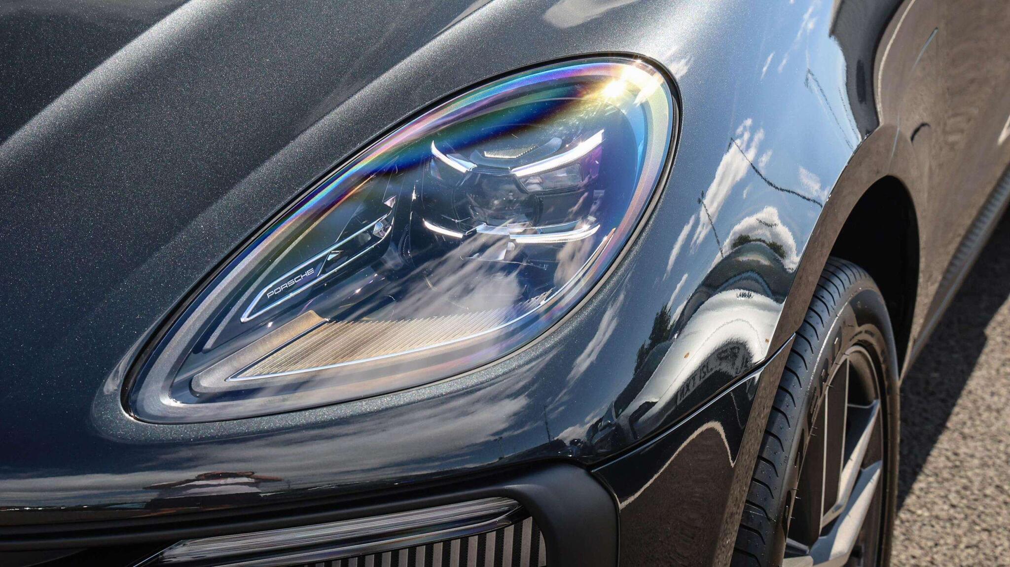 Porsche Macan view 28