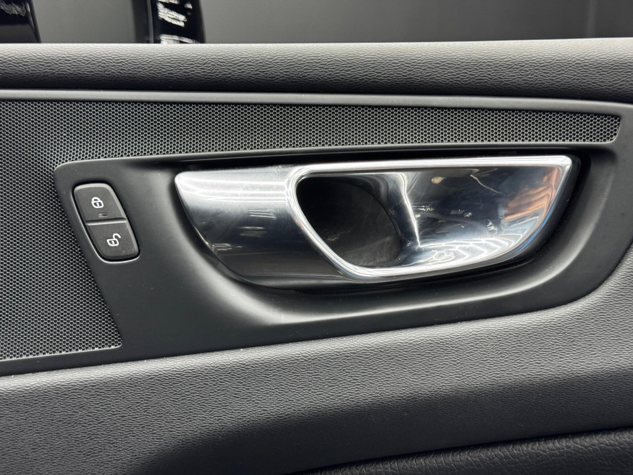 Volvo XC60 view 45