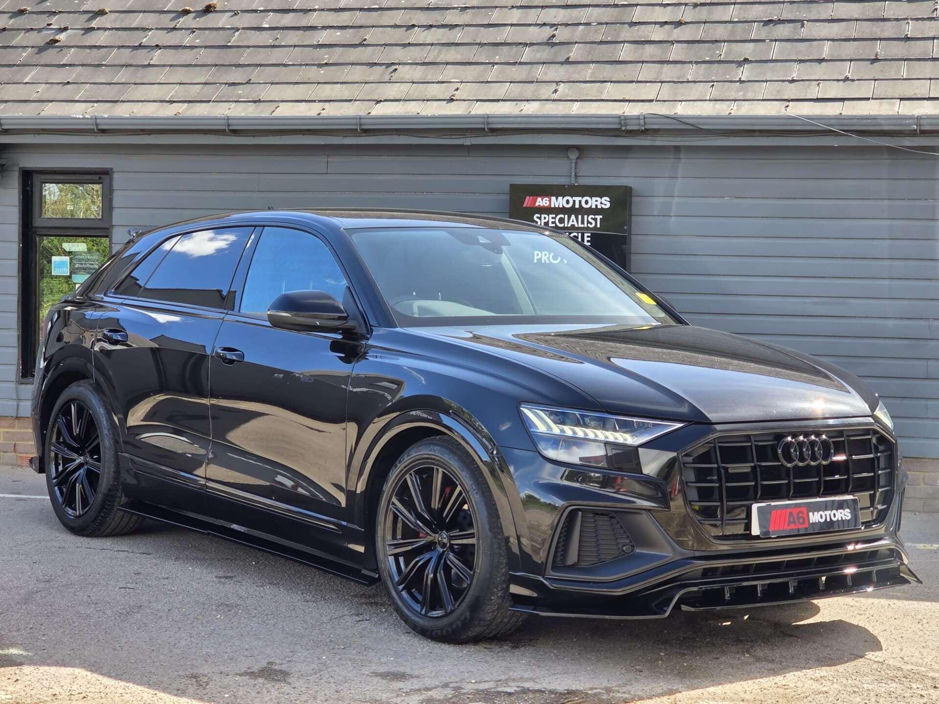 Audi Q8 view 7