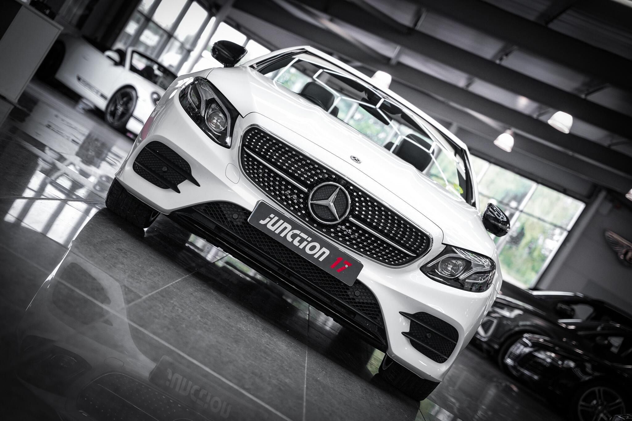 Mercedes-Benz E-Class view 4