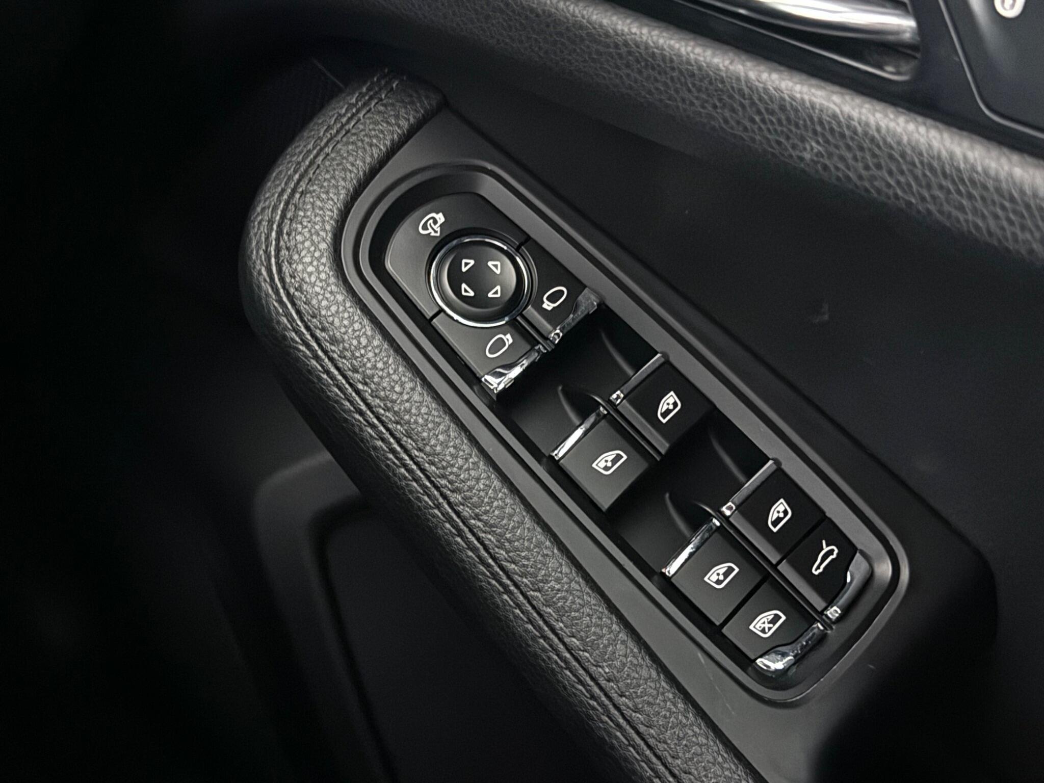 Porsche Macan view 18