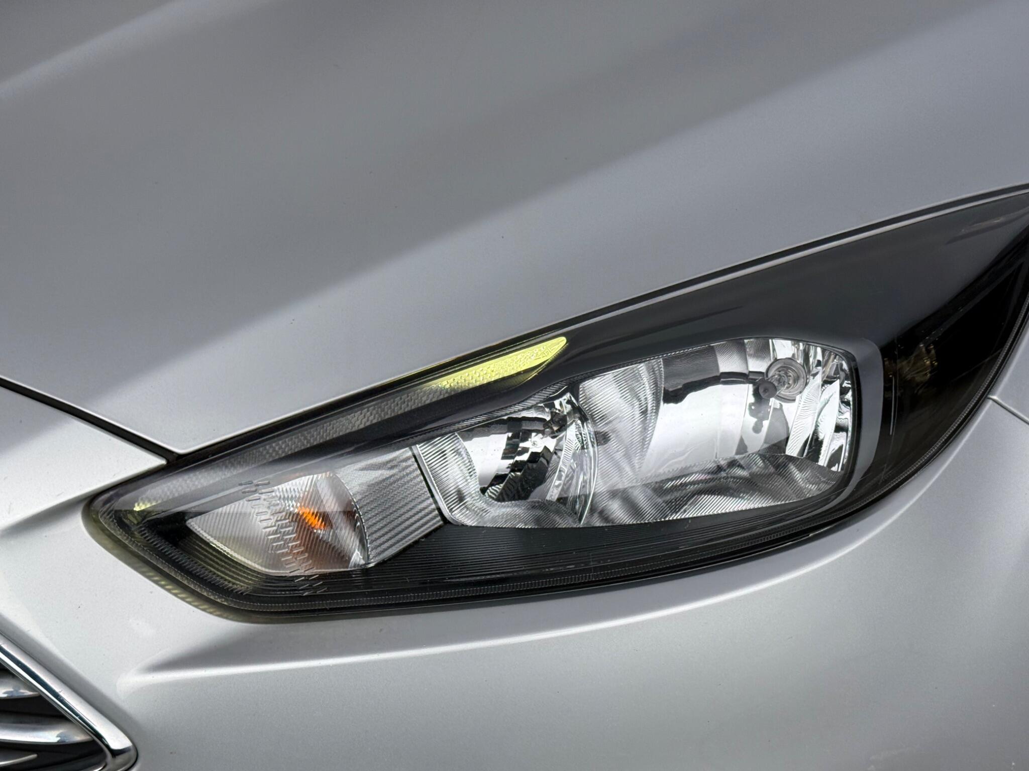 Ford Focus view 12