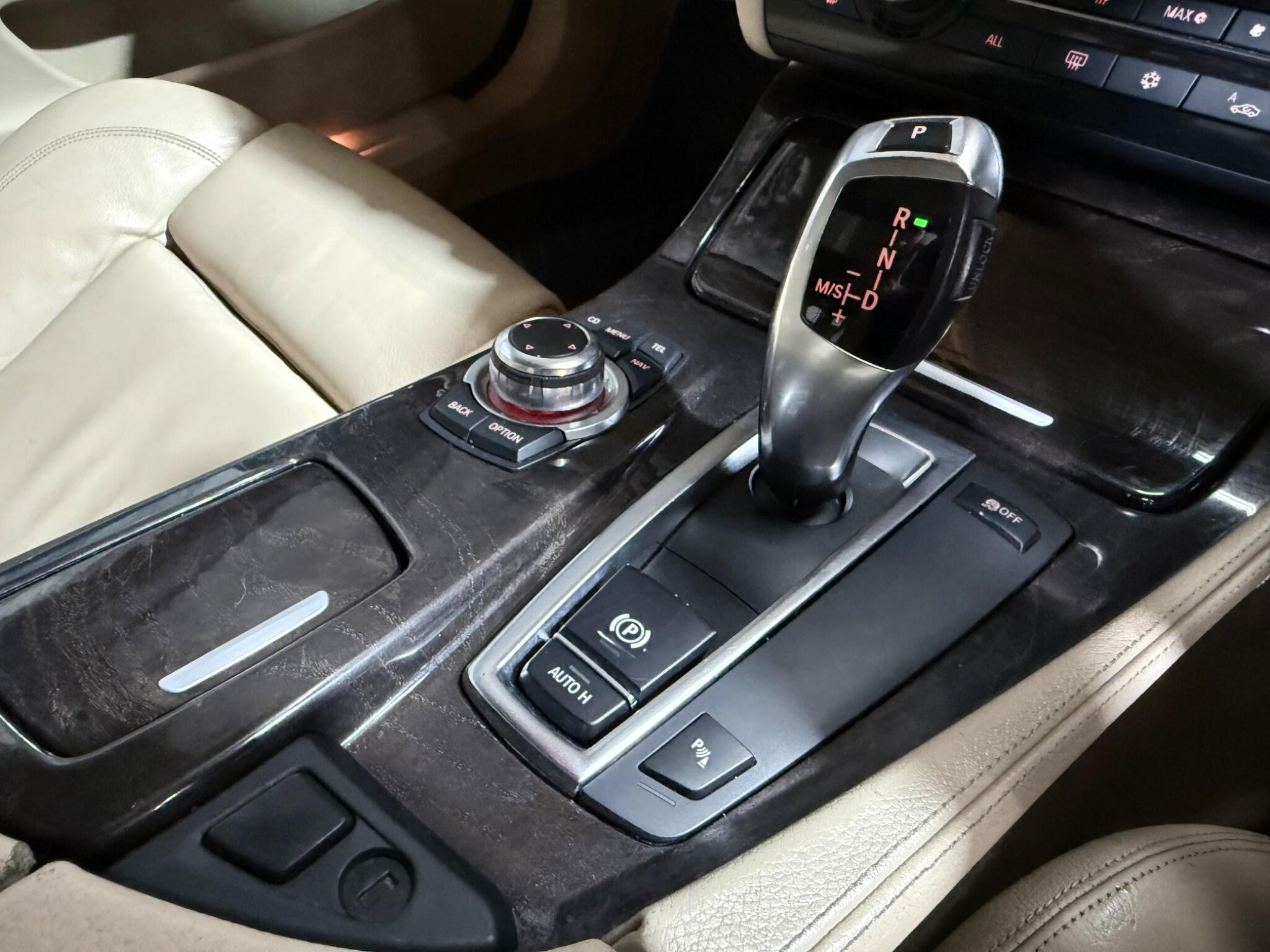 BMW 5 Series view 32