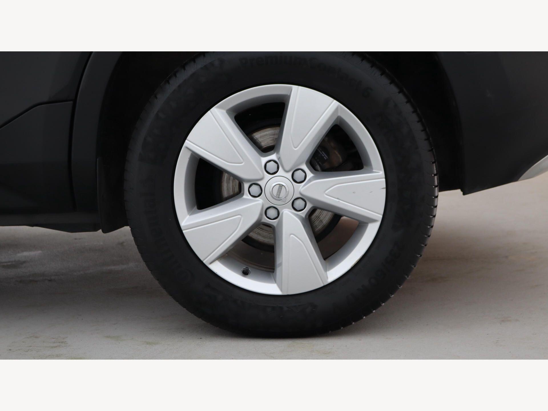 Volvo XC40 view 12