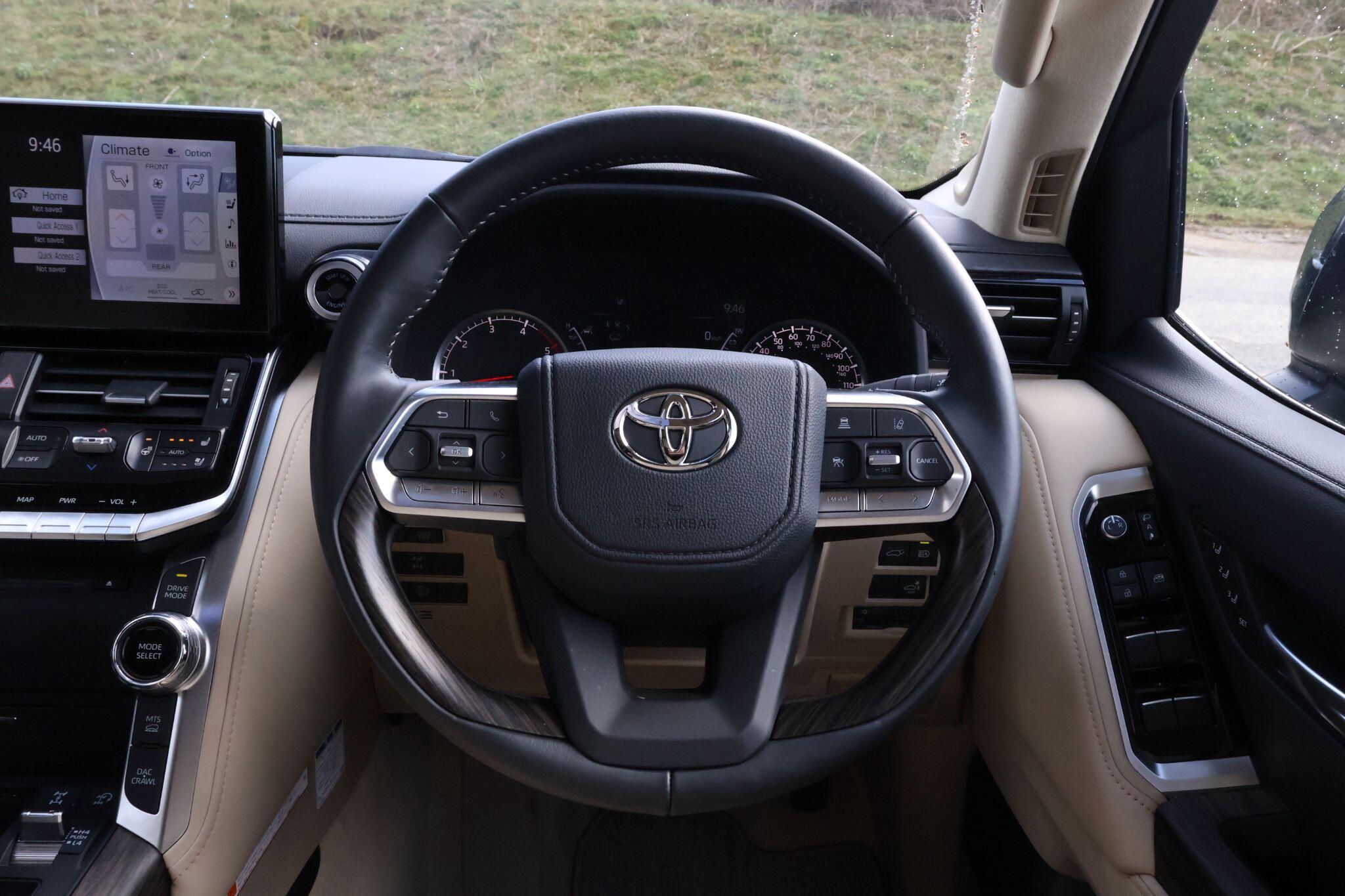 Toyota Land Cruiser view 41