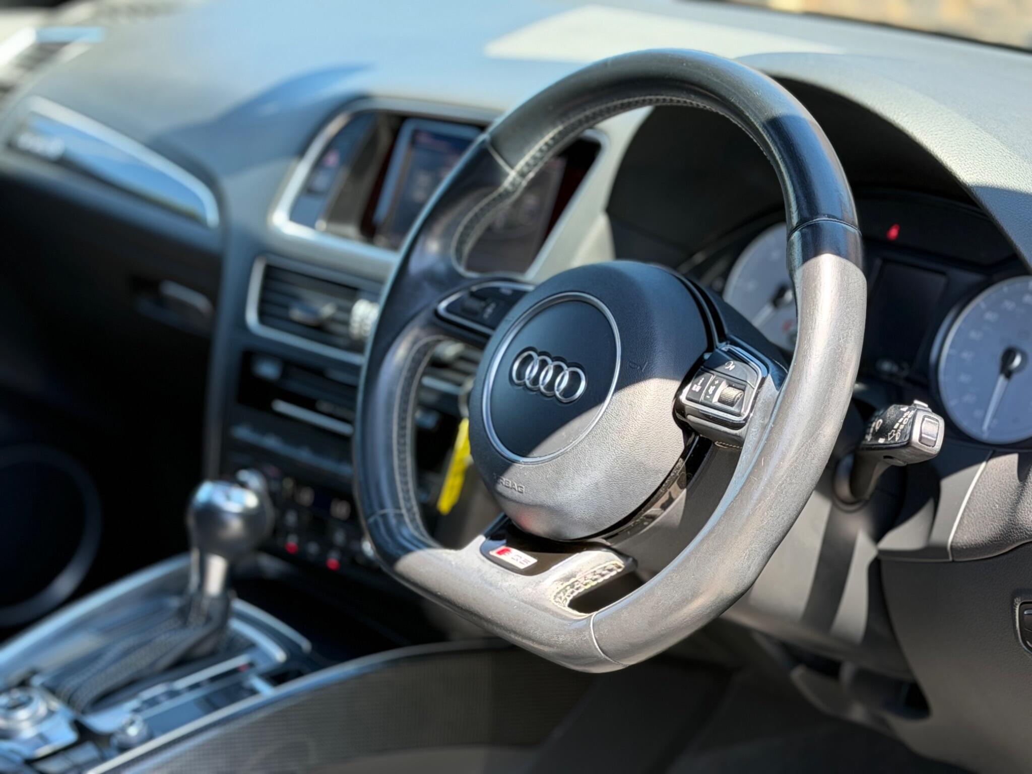 Audi SQ5 view 14