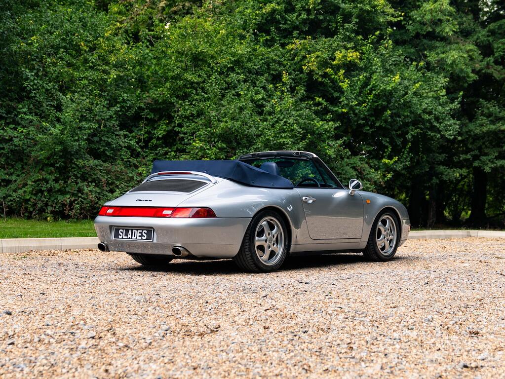 Porsche 911 view 6