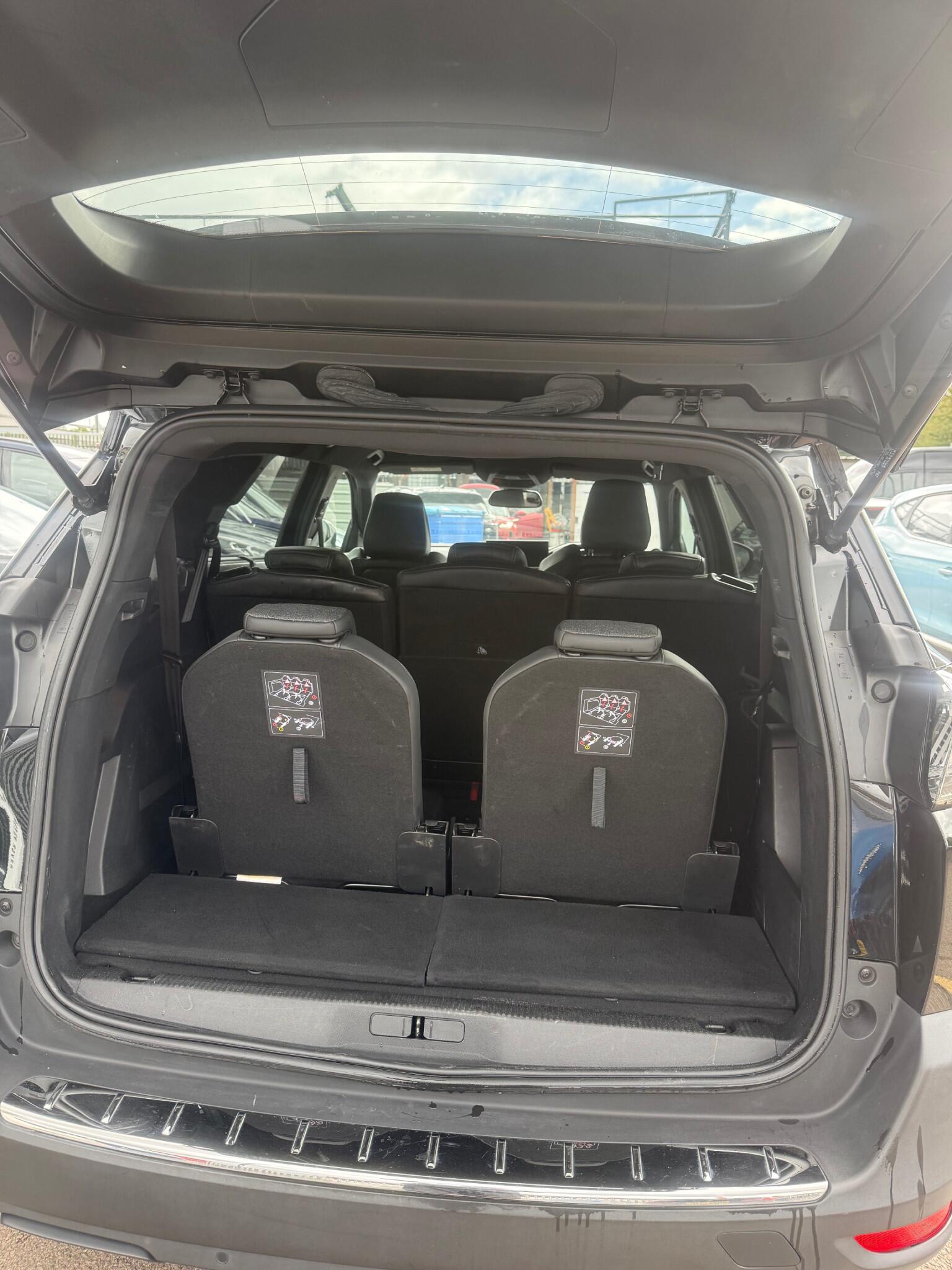 Peugeot 5008 view 12