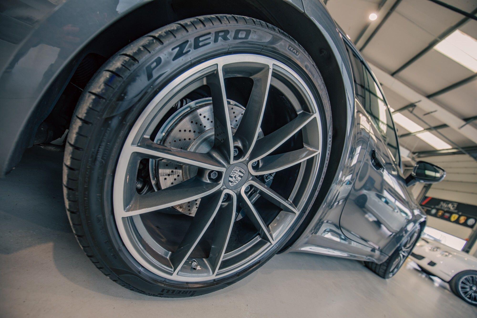Porsche 911 view 37