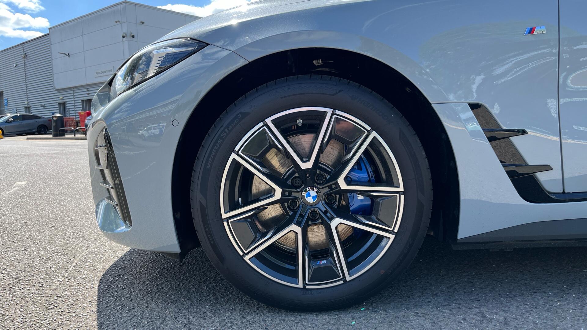 BMW i4 view 14
