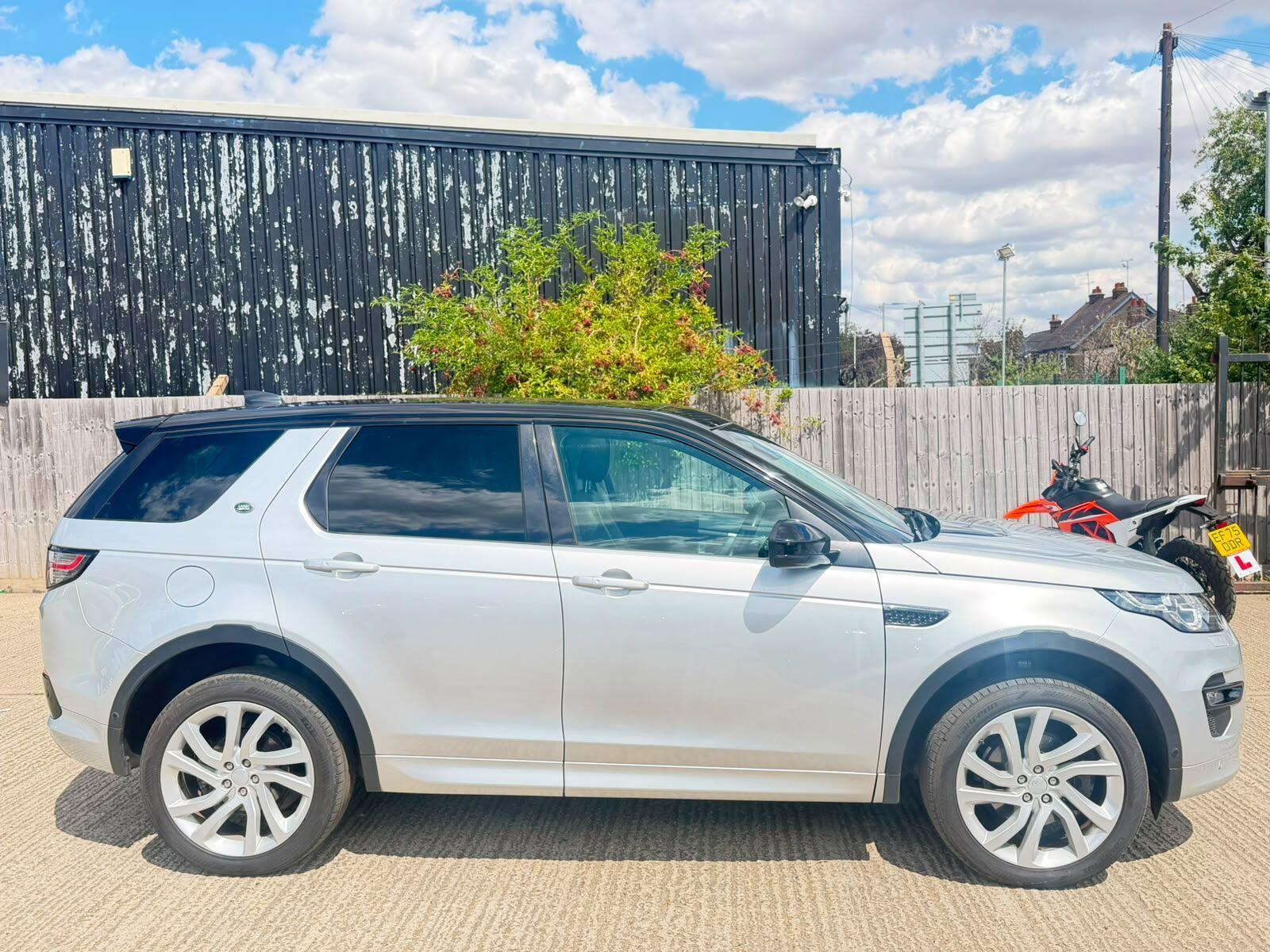Land Rover Discovery Sport view 7