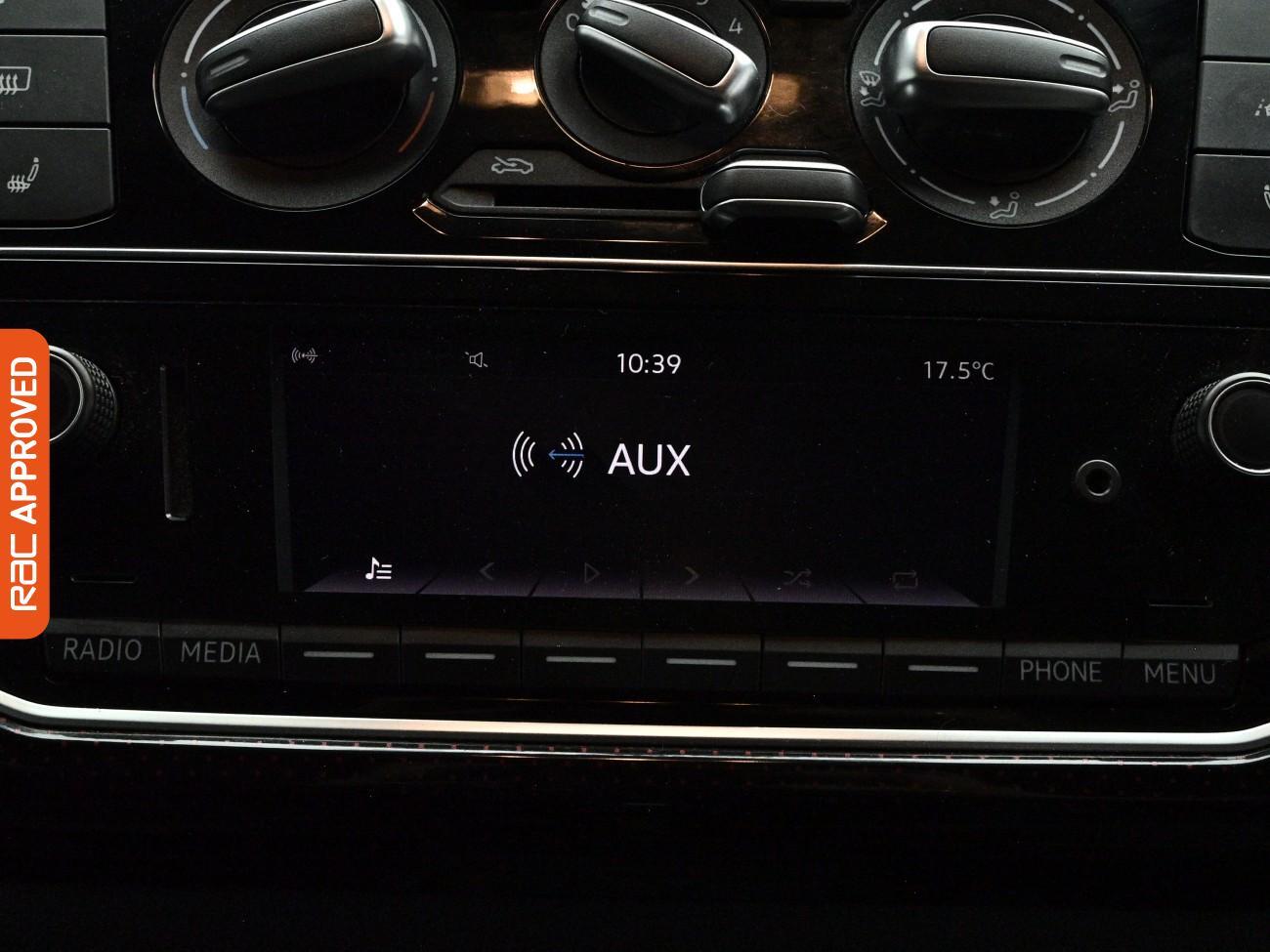 Volkswagen Up! view 16
