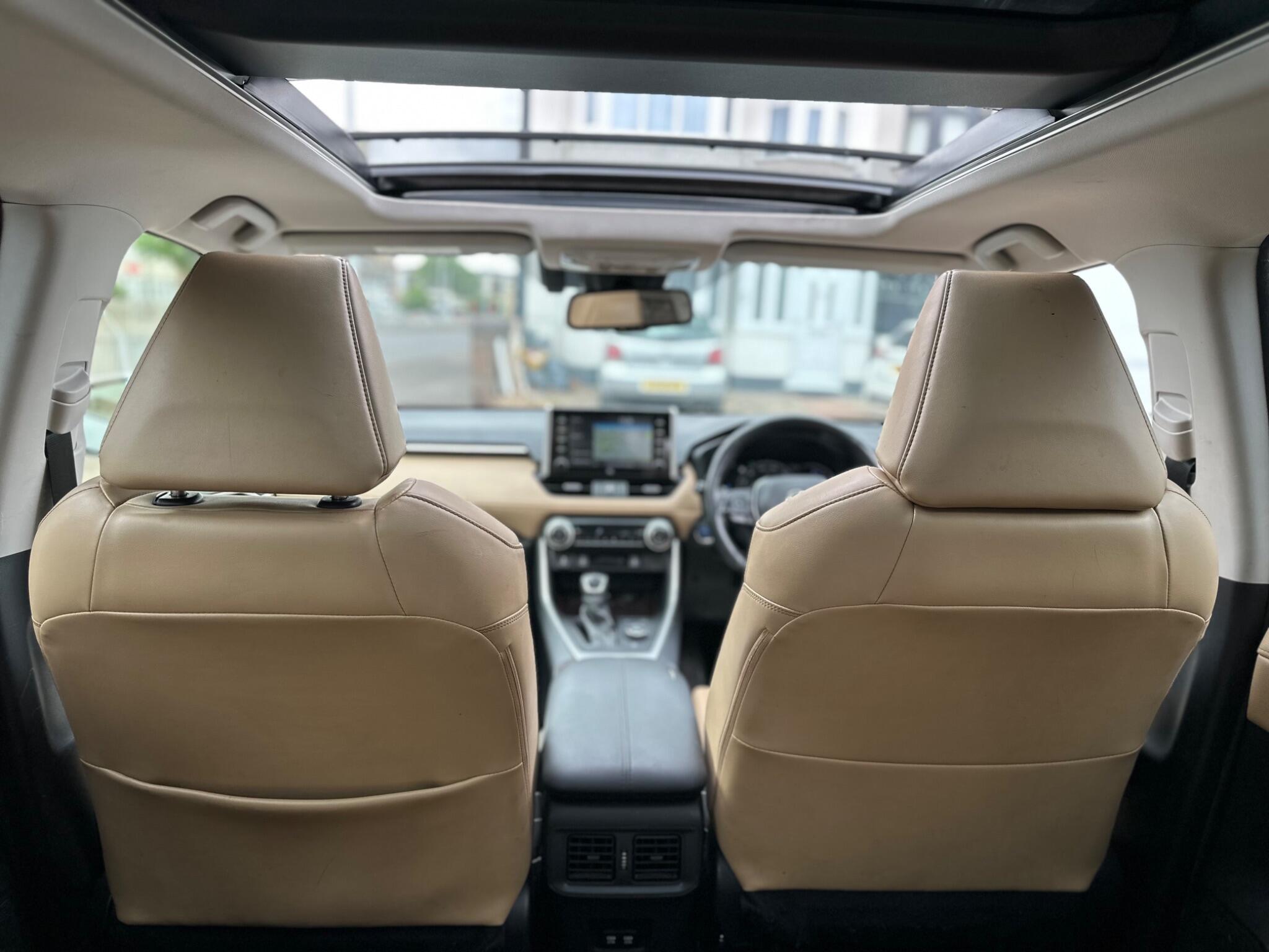 Toyota Rav4 view 16