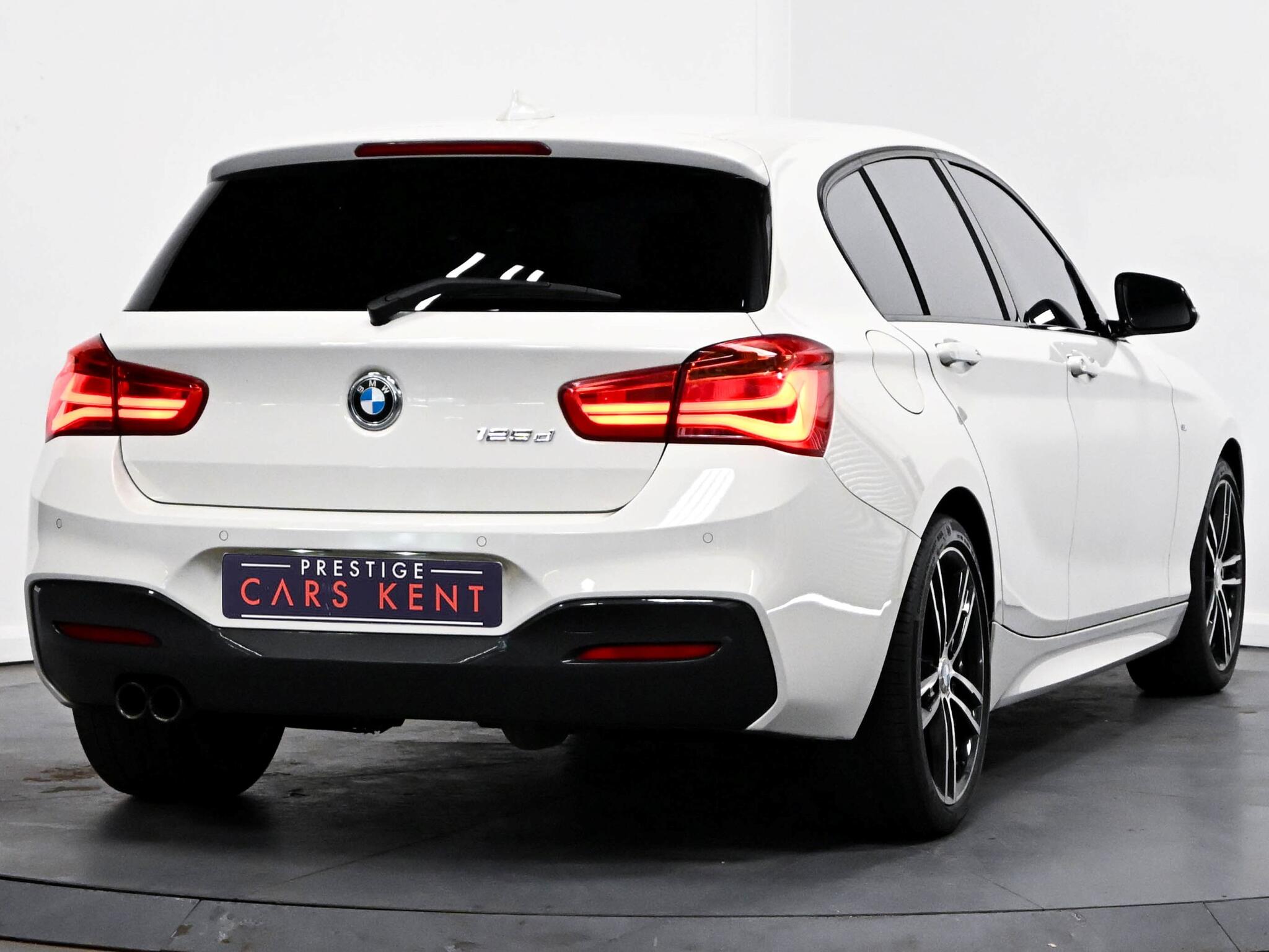 BMW 1 Series view 8