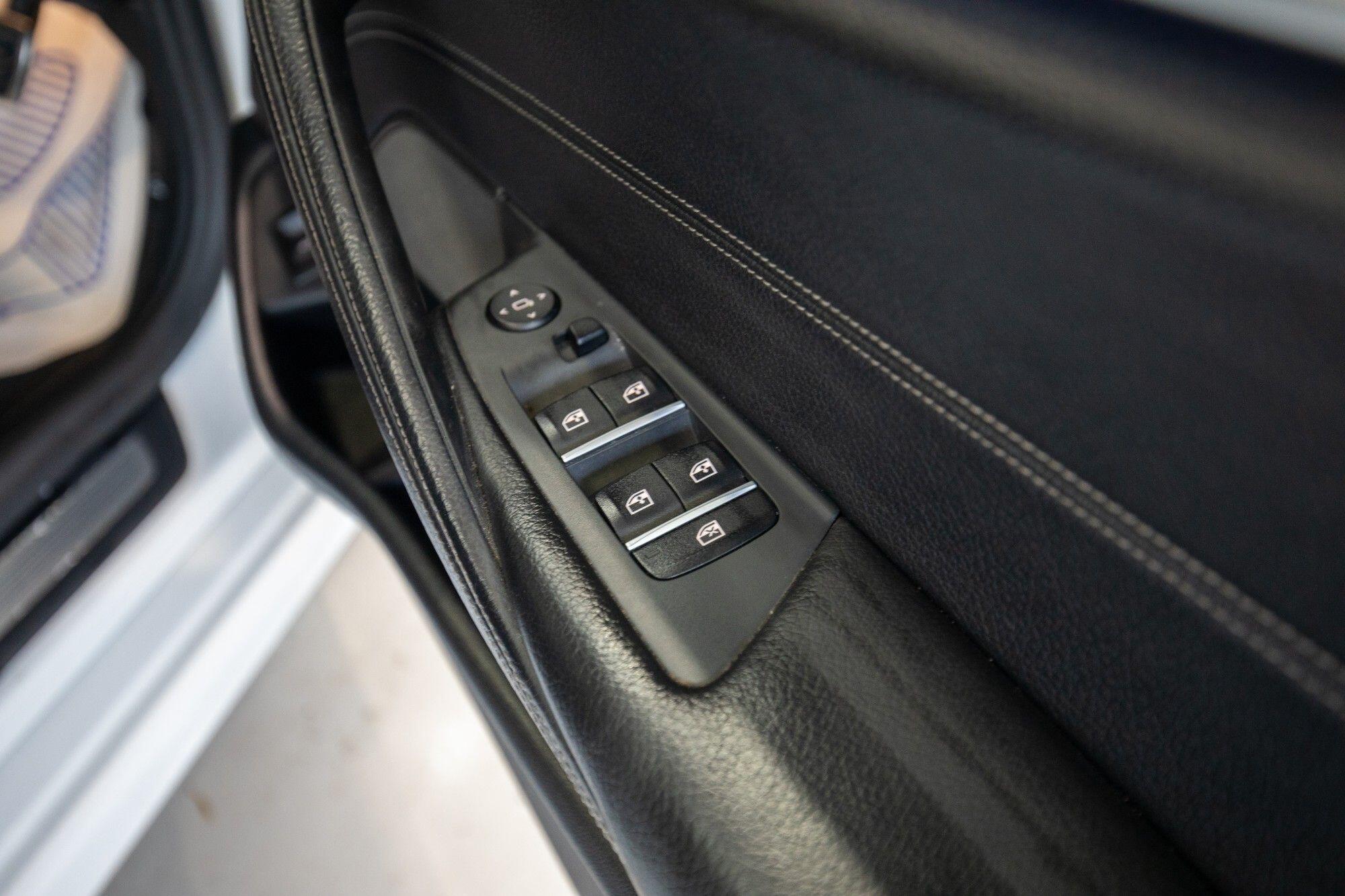 BMW 5 Series view 15