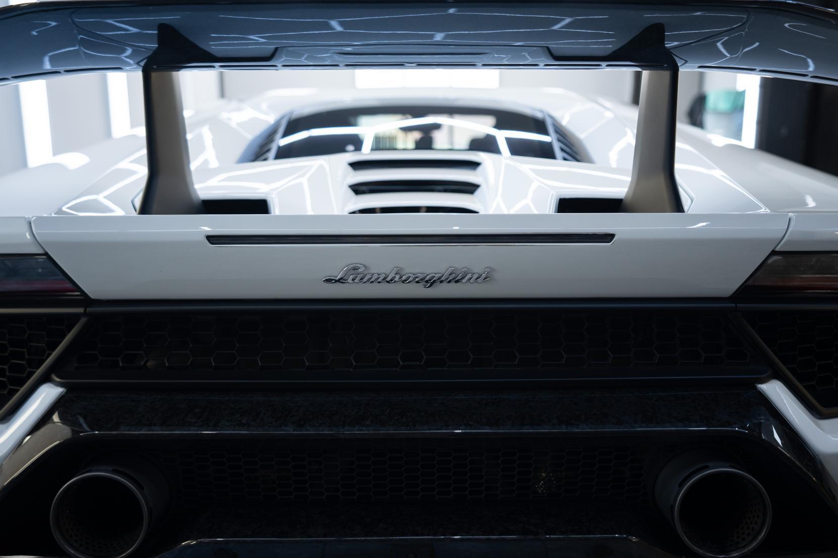 Lamborghini Huracan view 10