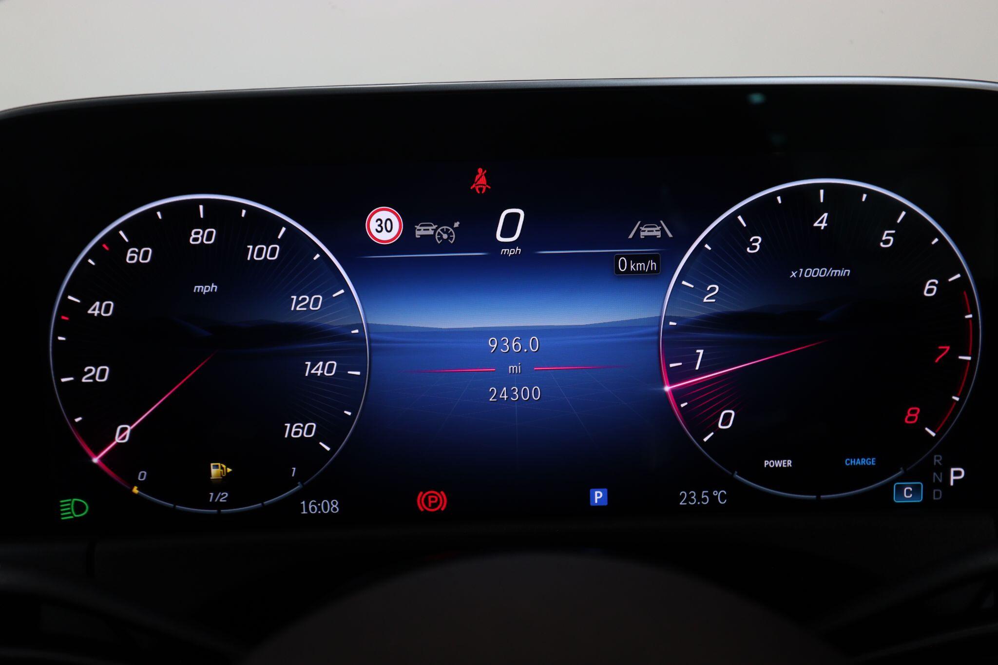 Mercedes-Benz E Class view 32