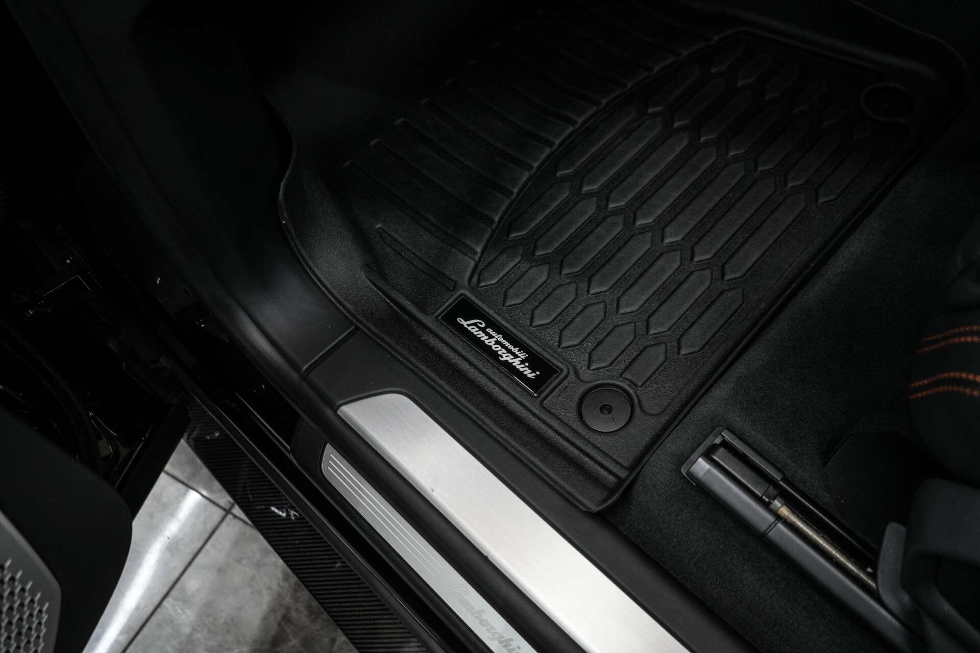 Lamborghini Urus view 44