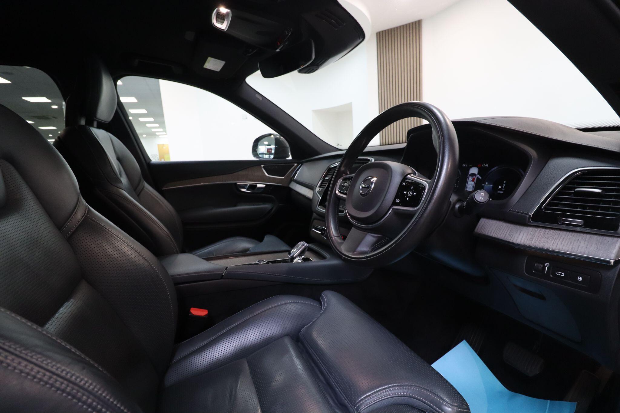 Volvo XC90 view 15