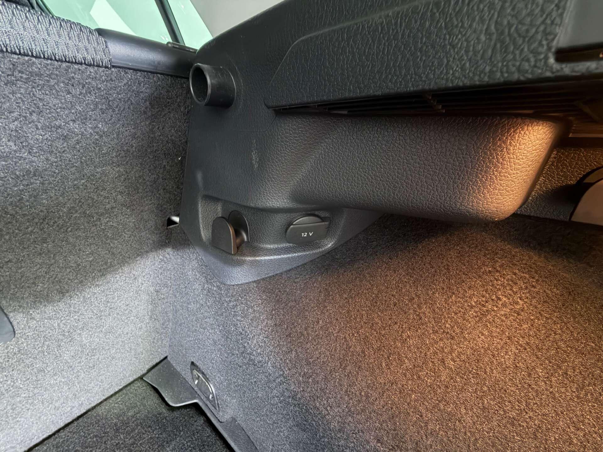 Volkswagen Golf view 12