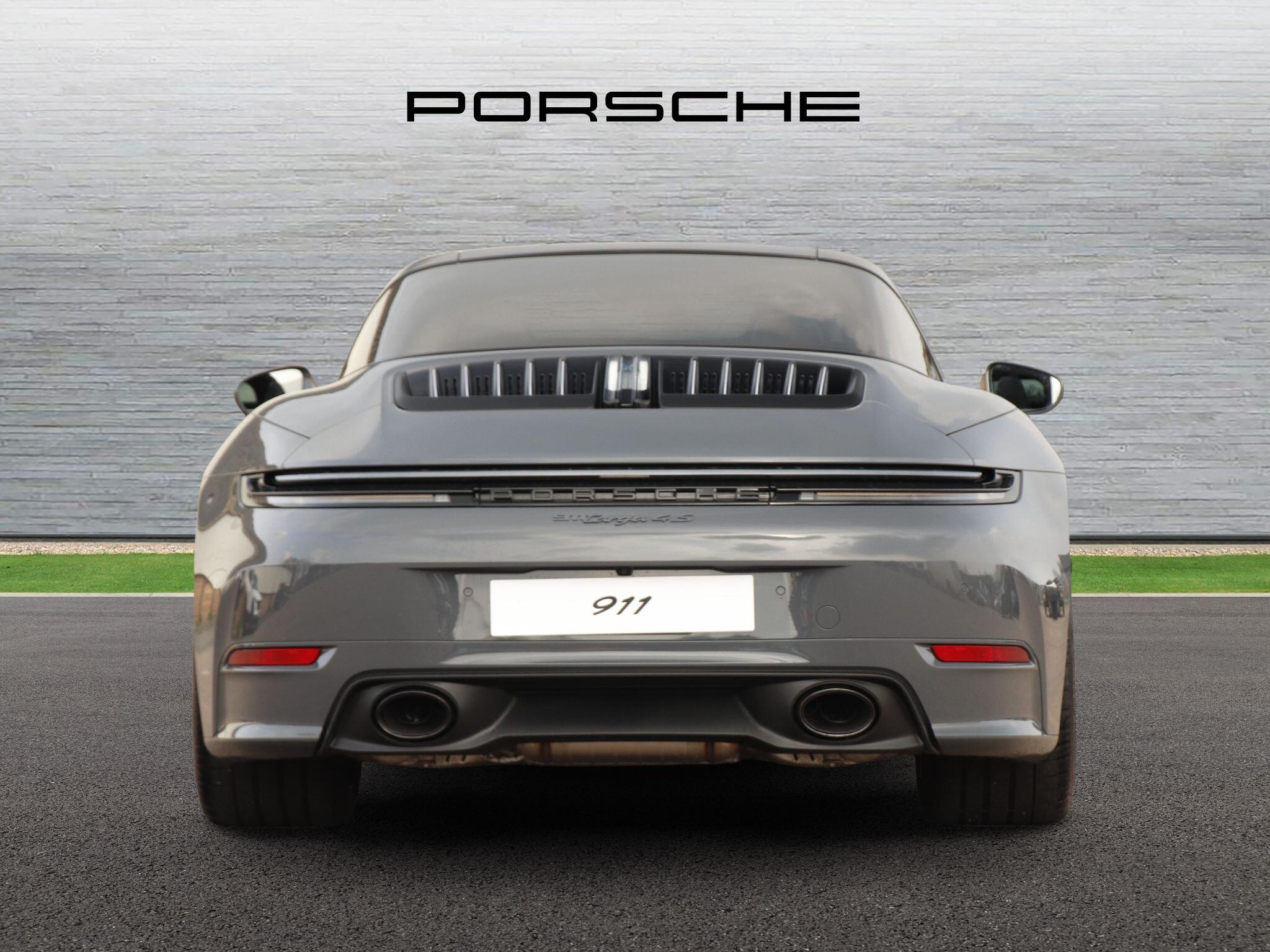 Porsche 911 view 4