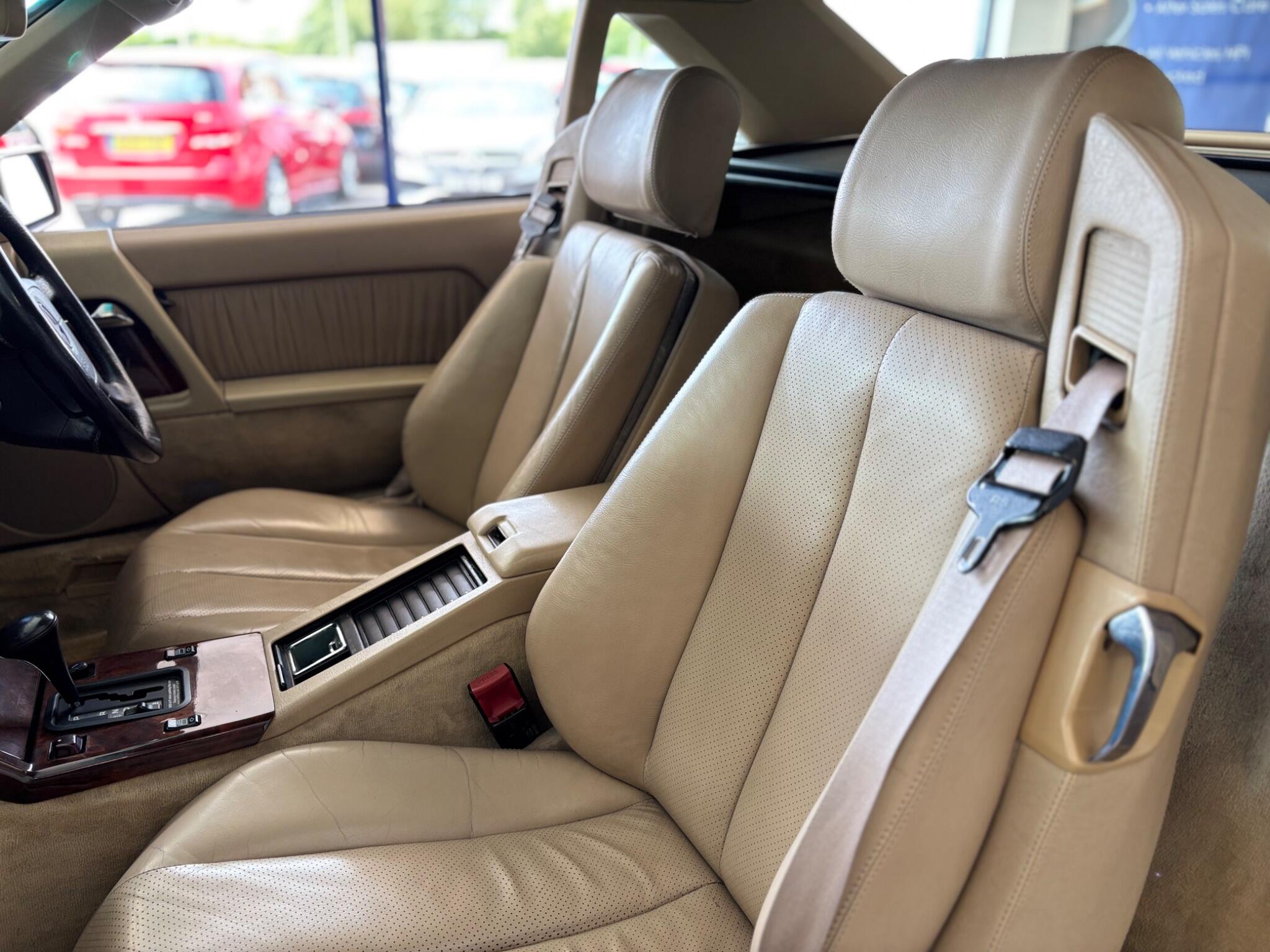 Mercedes-Benz SL view 14